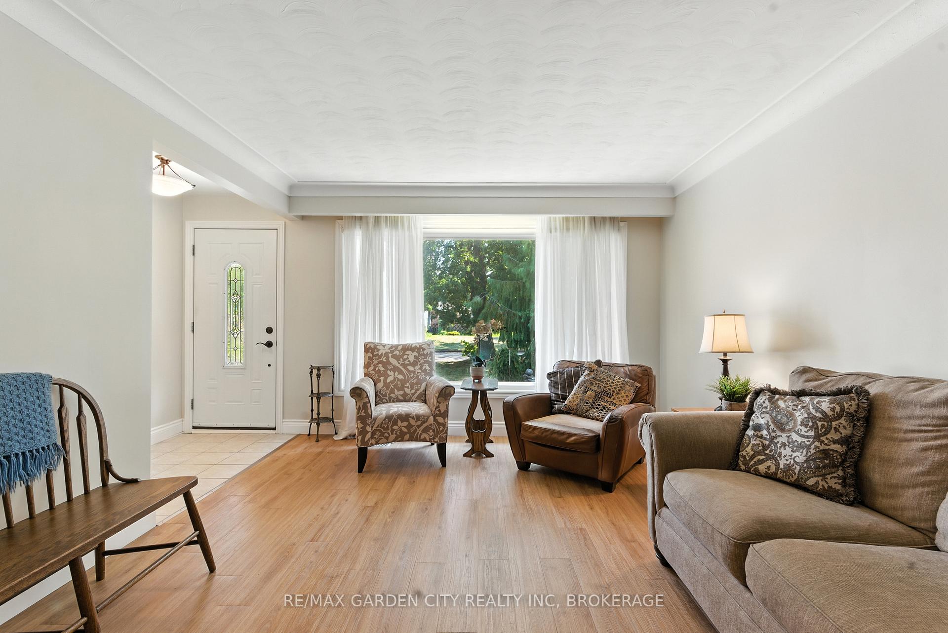 Photo 9 of 28 Faye Crescent, St. Catharines, Lakeport — HOMEH
