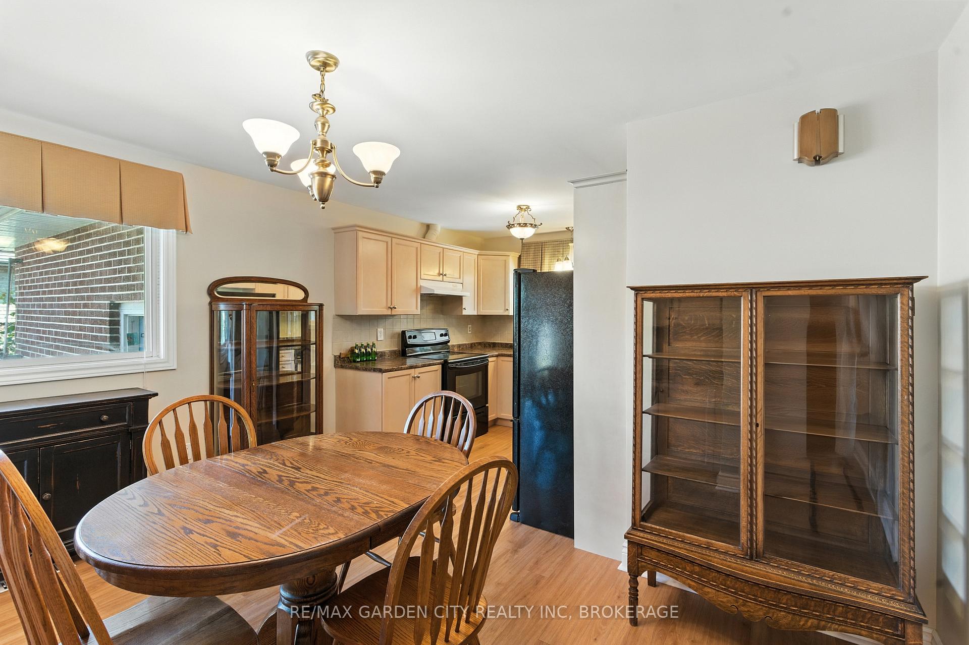 Photo 11 of 28 Faye Crescent, St. Catharines, Lakeport — HOMEH