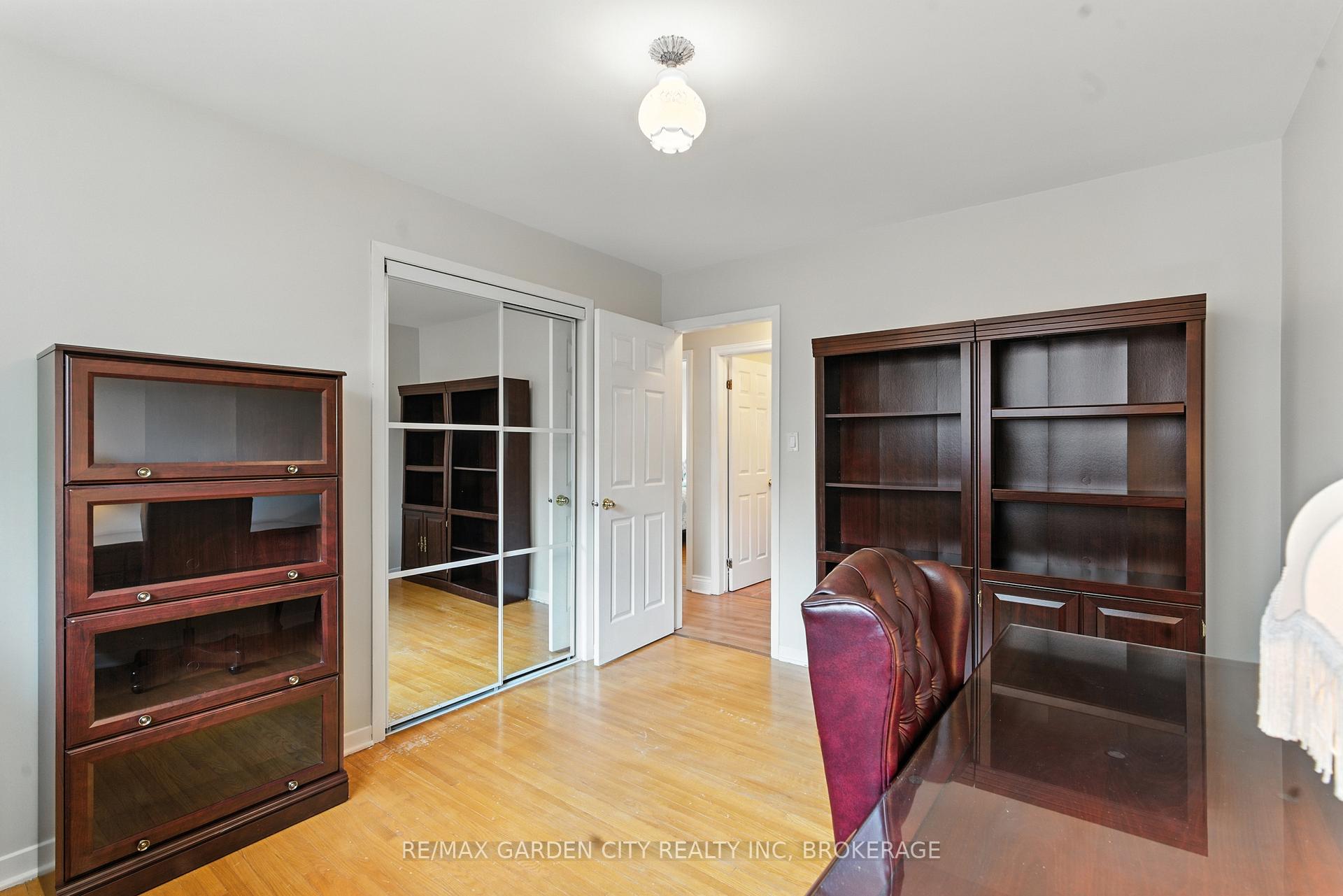 Photo 16 of 28 Faye Crescent, St. Catharines, Lakeport — HOMEH