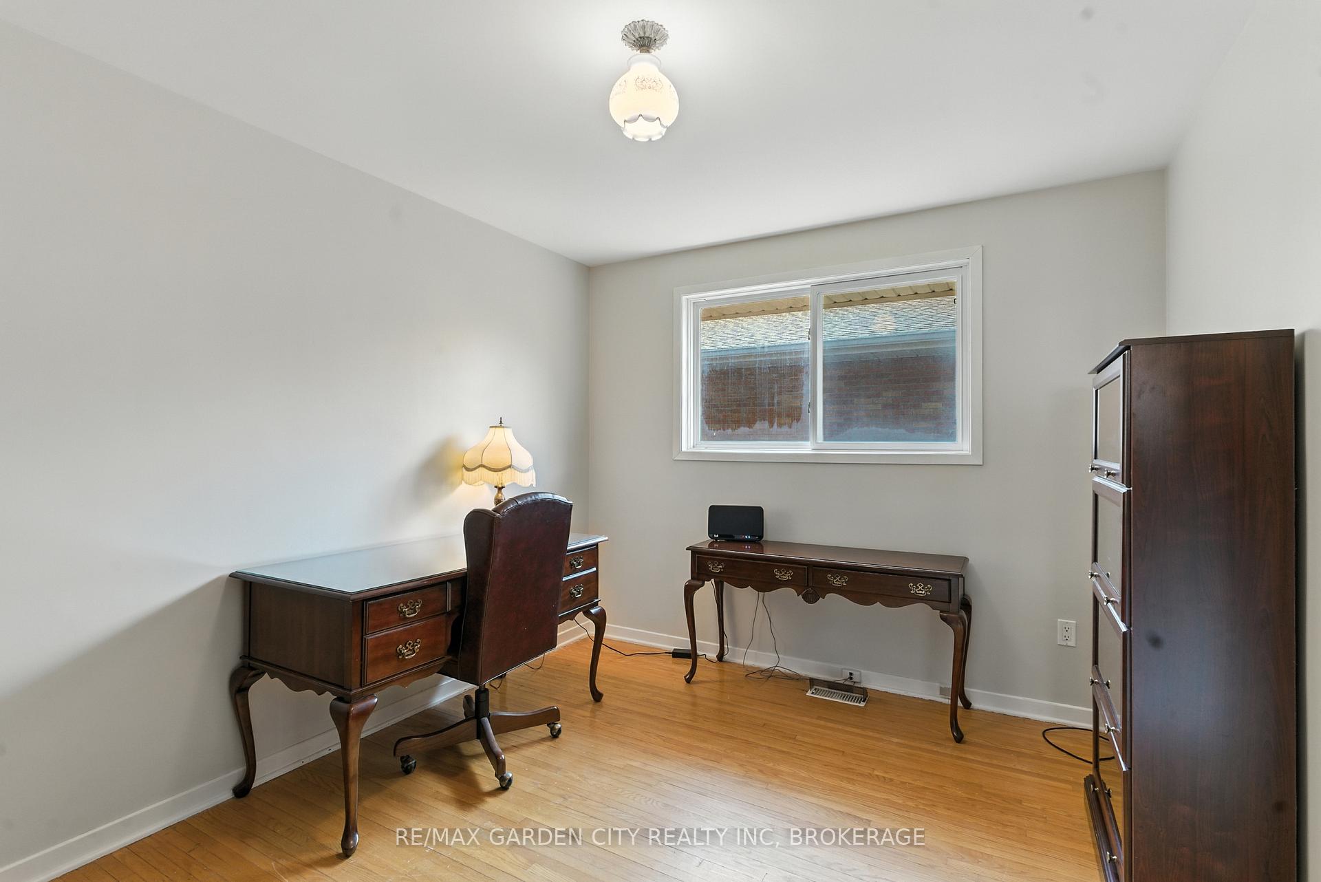 Photo 17 of 28 Faye Crescent, St. Catharines, Lakeport — HOMEH