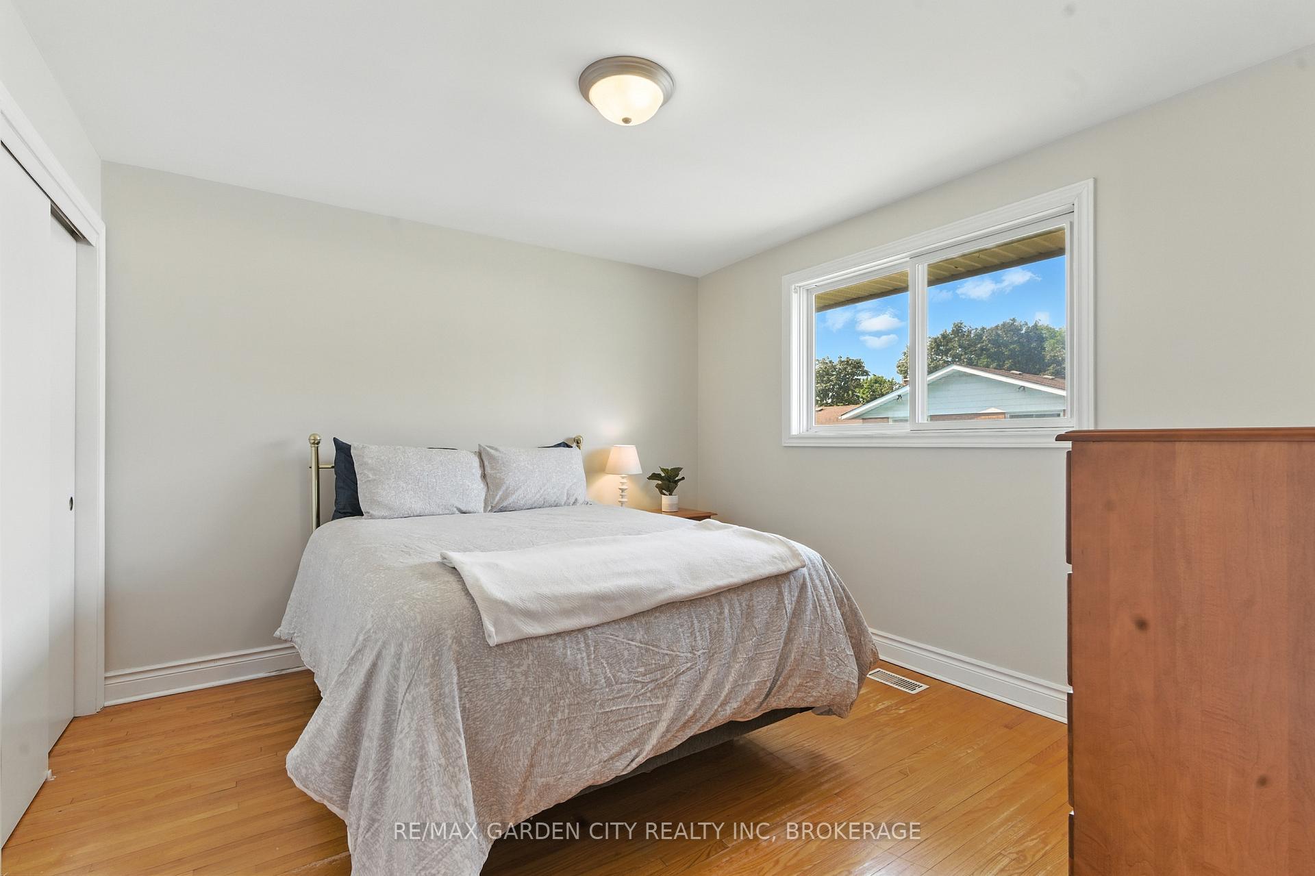 Photo 18 of 28 Faye Crescent, St. Catharines, Lakeport — HOMEH