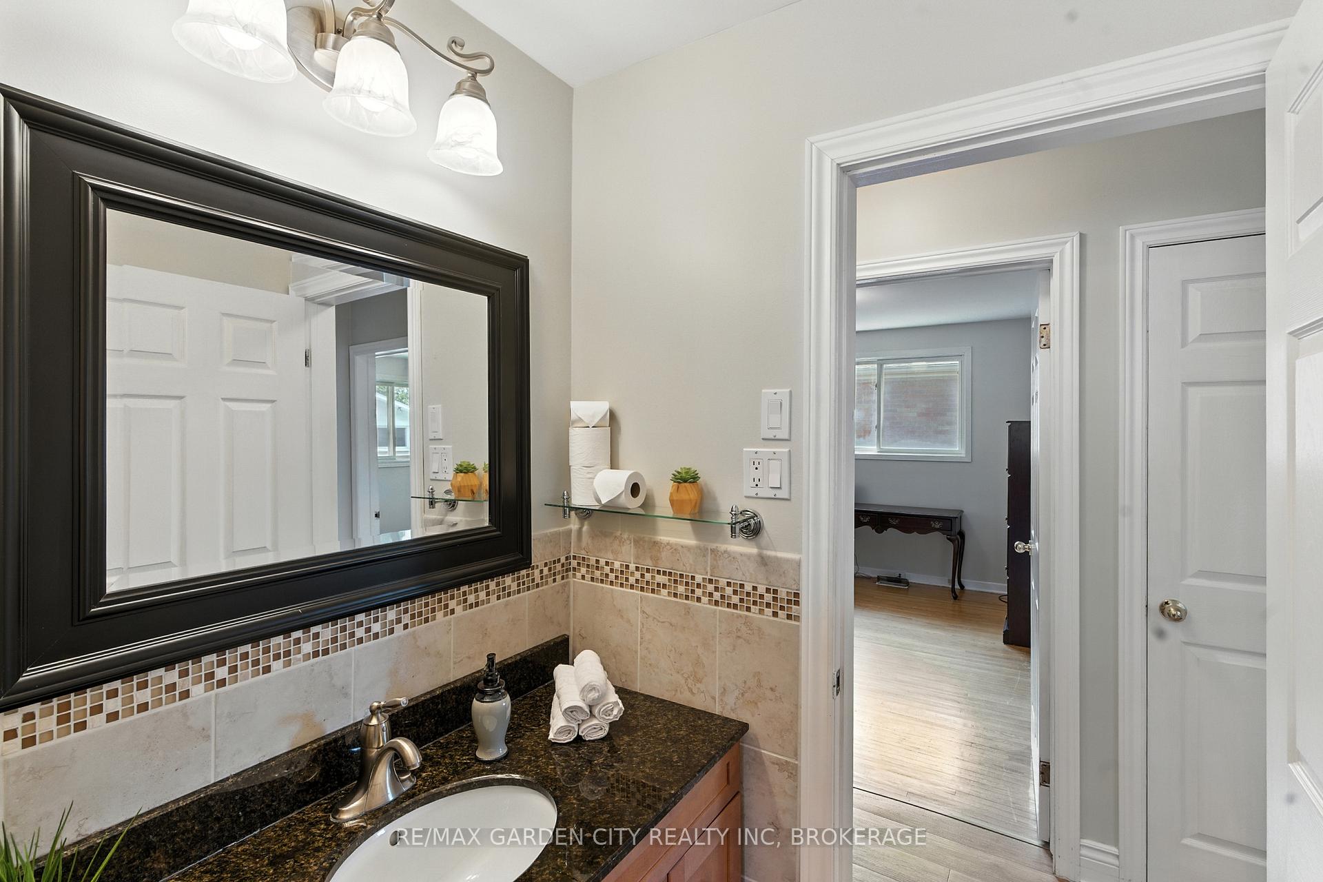 Photo 24 of 28 Faye Crescent, St. Catharines, Lakeport — HOMEH