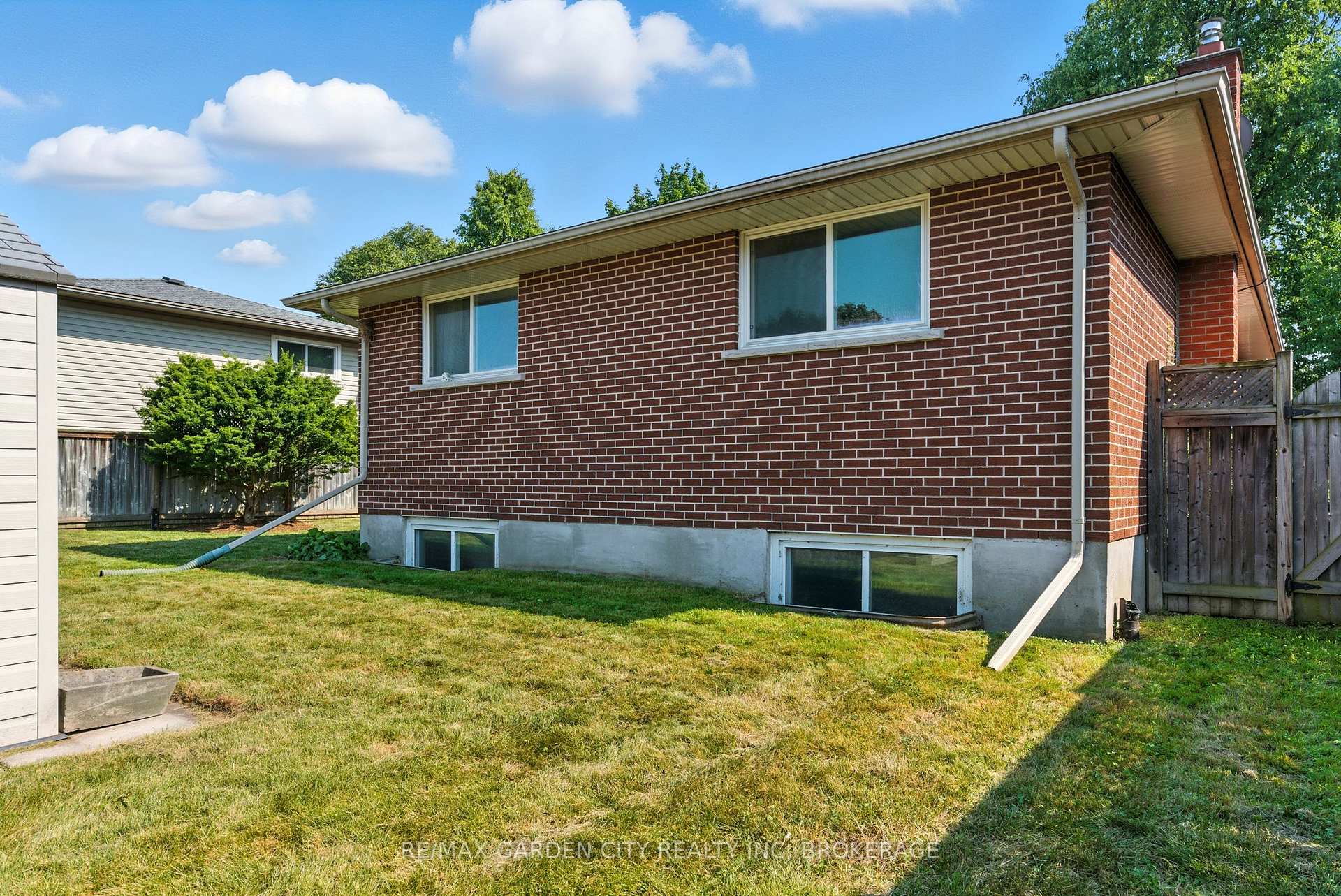 Photo 38 of 28 Faye Crescent, St. Catharines, Lakeport — HOMEH