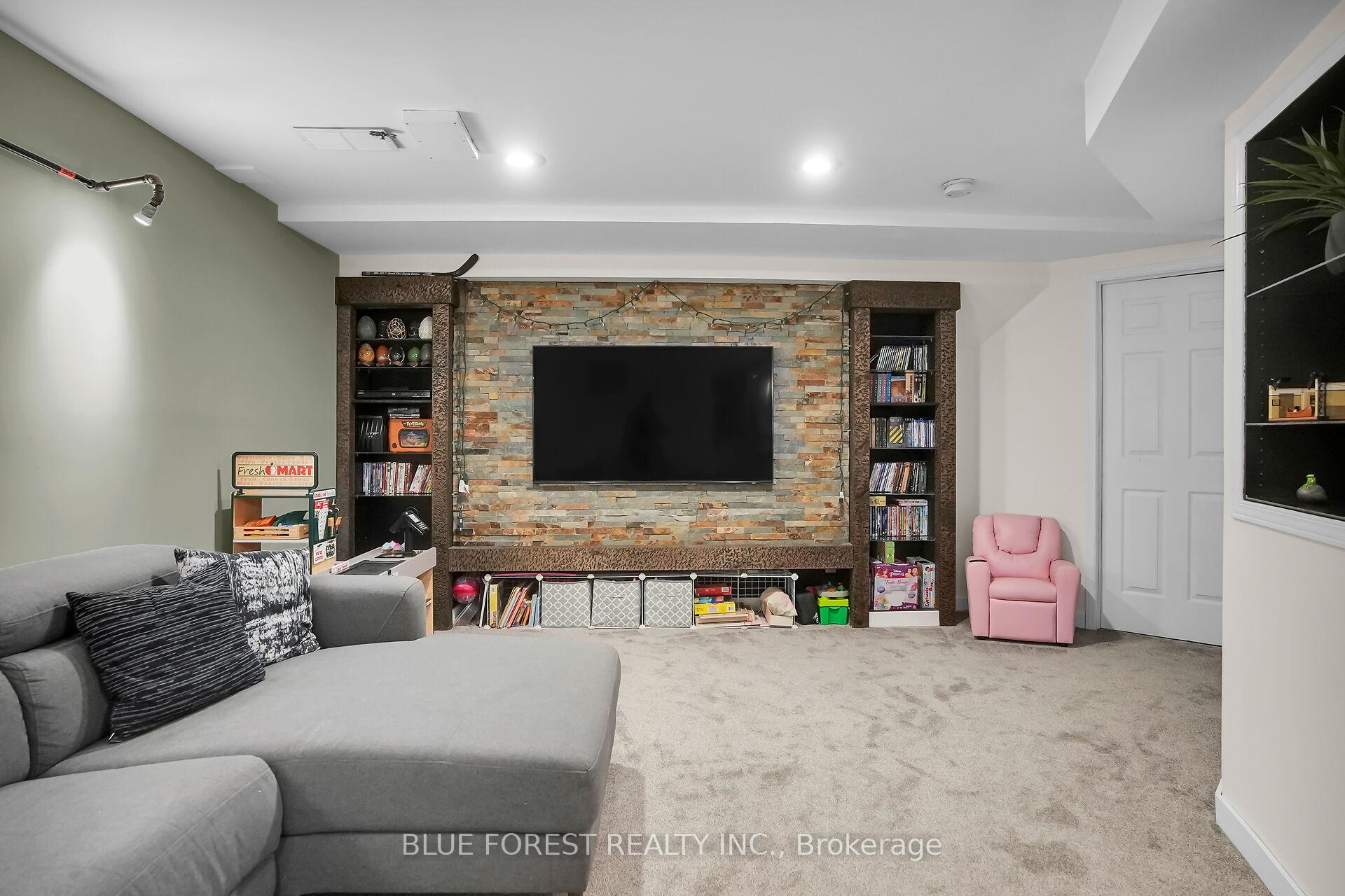 Photo 23 of 11 Ponsford Place, St. Thomas — HOMEH