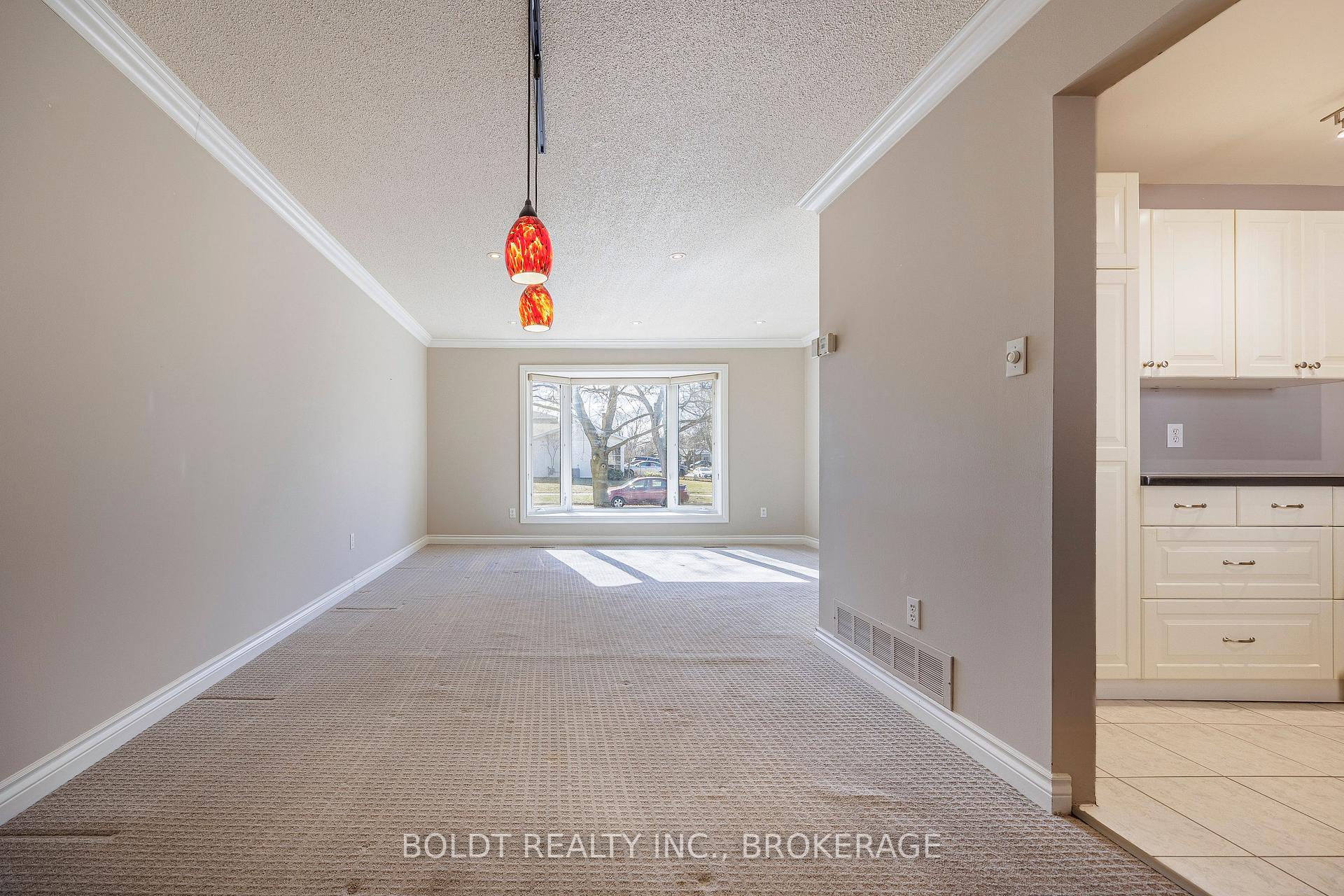 Photo 7 of 111 Westgate Park Drive, St. Catharines, Lakeshore — HOMEH