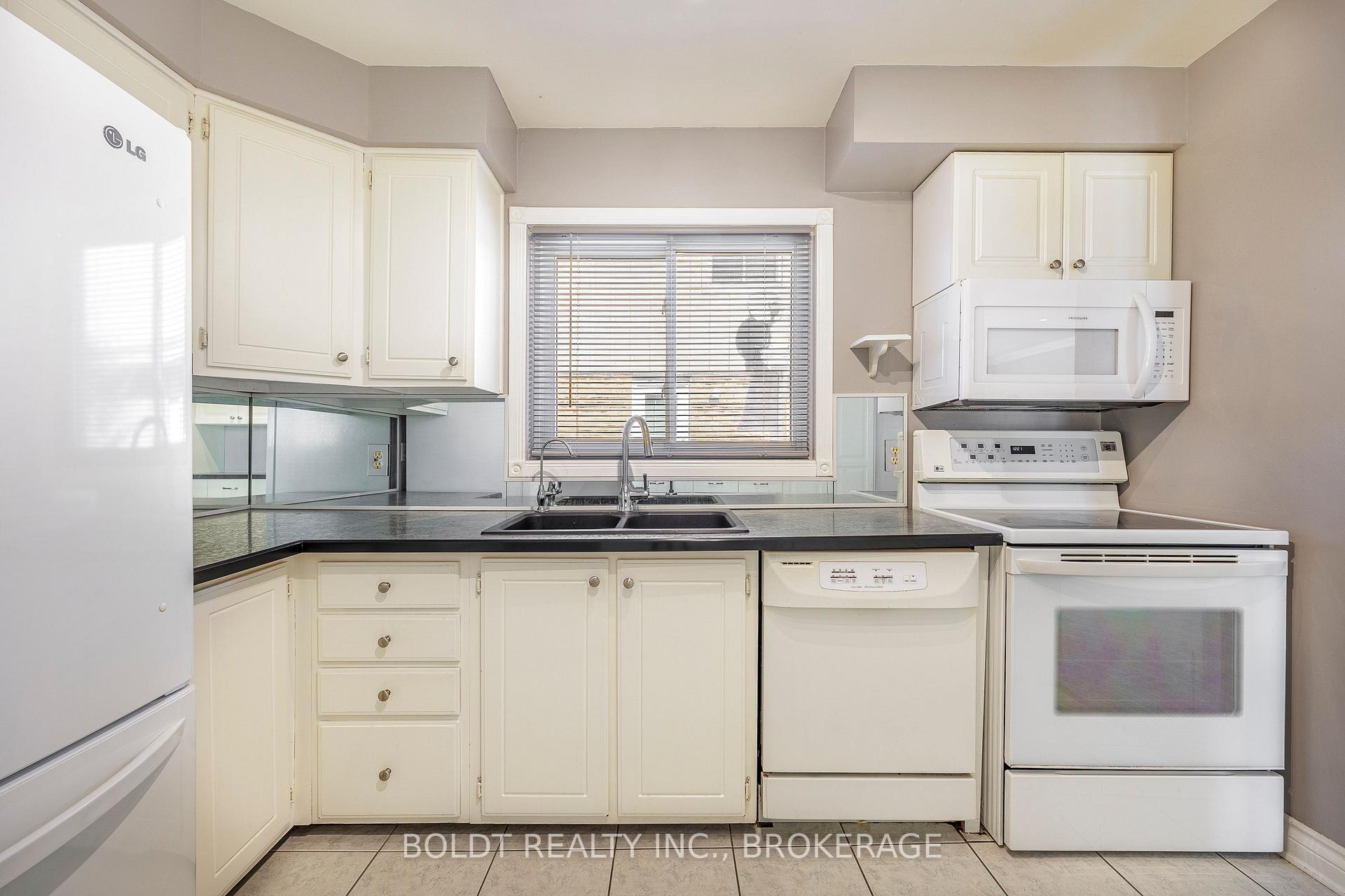 Photo 10 of 111 Westgate Park Drive, St. Catharines, Lakeshore — HOMEH