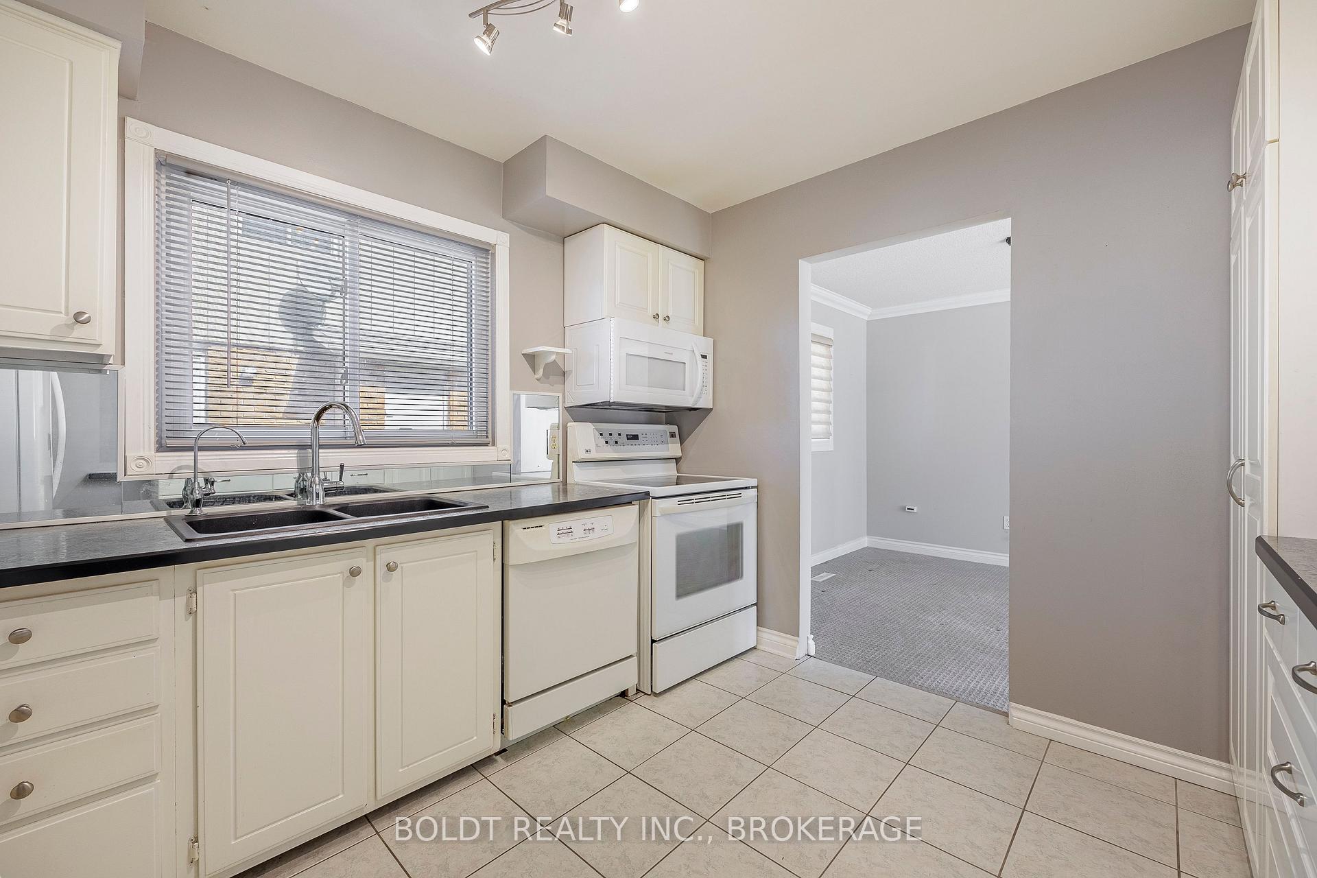 Photo 11 of 111 Westgate Park Drive, St. Catharines, Lakeshore — HOMEH