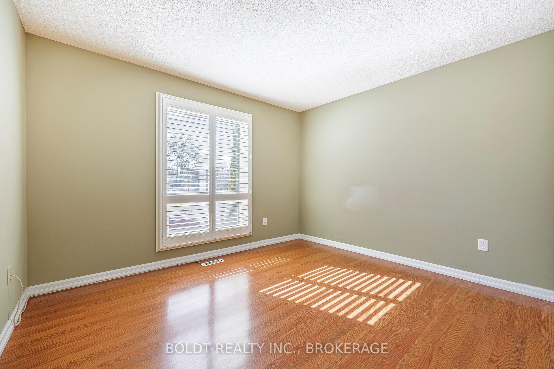 Photo 14 of 111 Westgate Park Drive, St. Catharines, Lakeshore — HOMEH