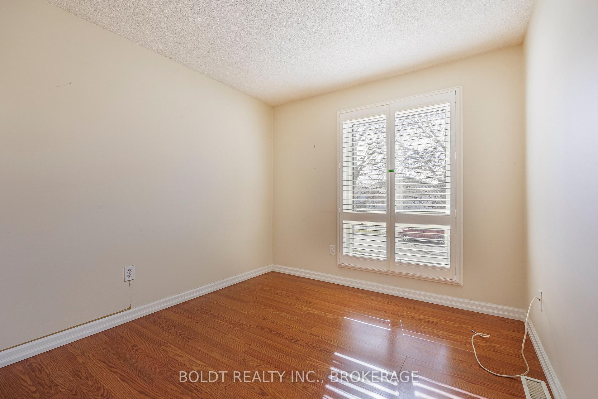 Photo 15 of 111 Westgate Park Drive, St. Catharines, Lakeshore — HOMEH