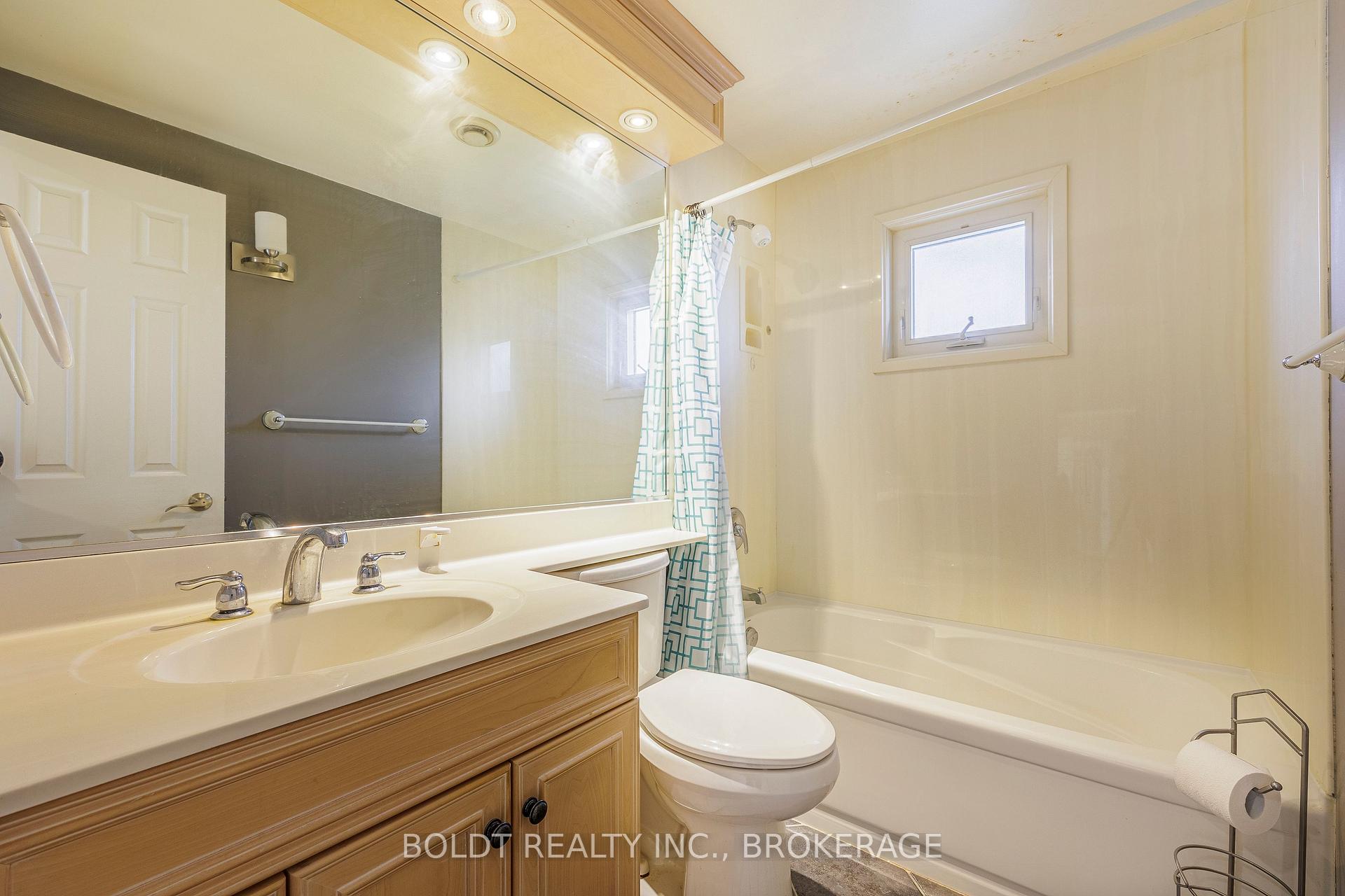 Photo 16 of 111 Westgate Park Drive, St. Catharines, Lakeshore — HOMEH