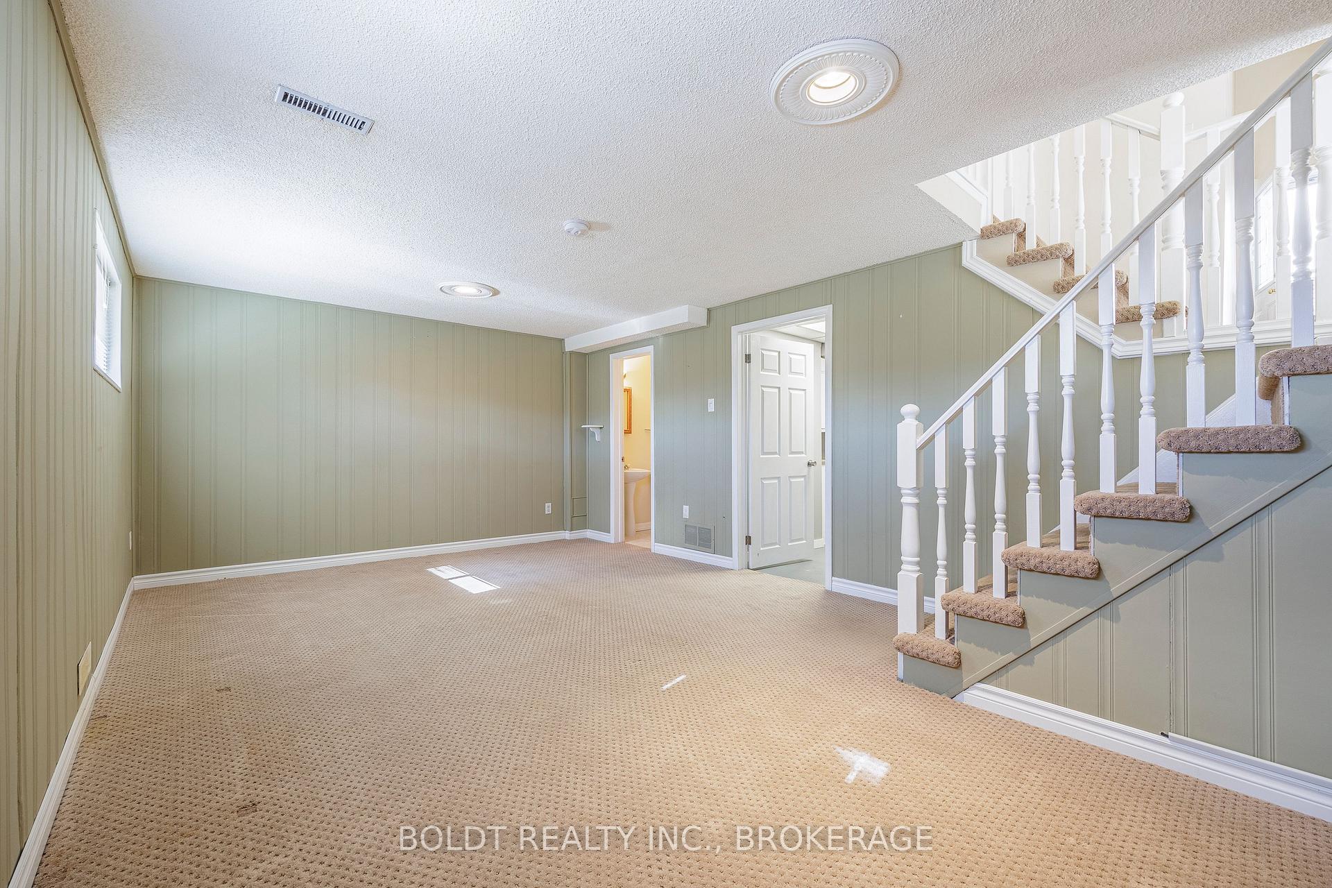 Photo 17 of 111 Westgate Park Drive, St. Catharines, Lakeshore — HOMEH