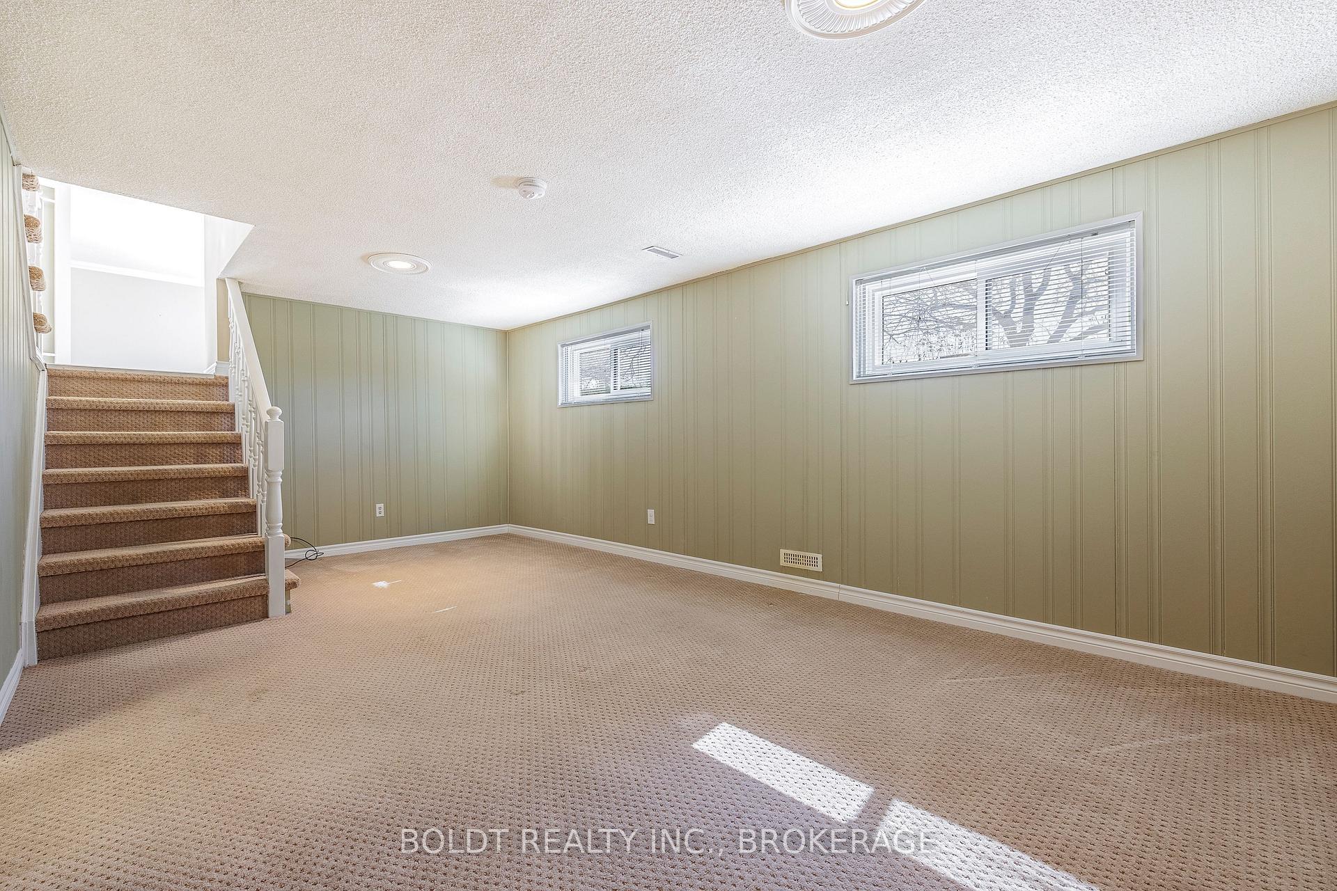 Photo 18 of 111 Westgate Park Drive, St. Catharines, Lakeshore — HOMEH