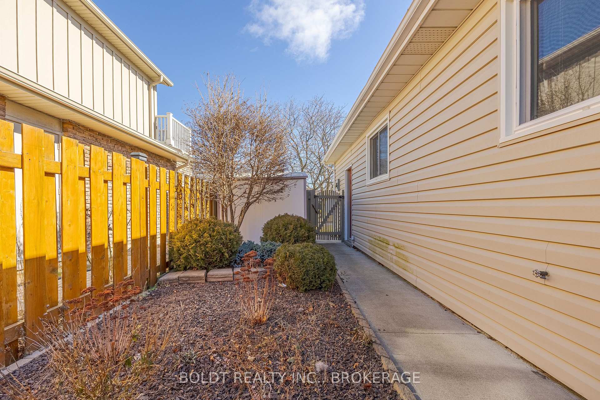 Photo 29 of 111 Westgate Park Drive, St. Catharines, Lakeshore — HOMEH