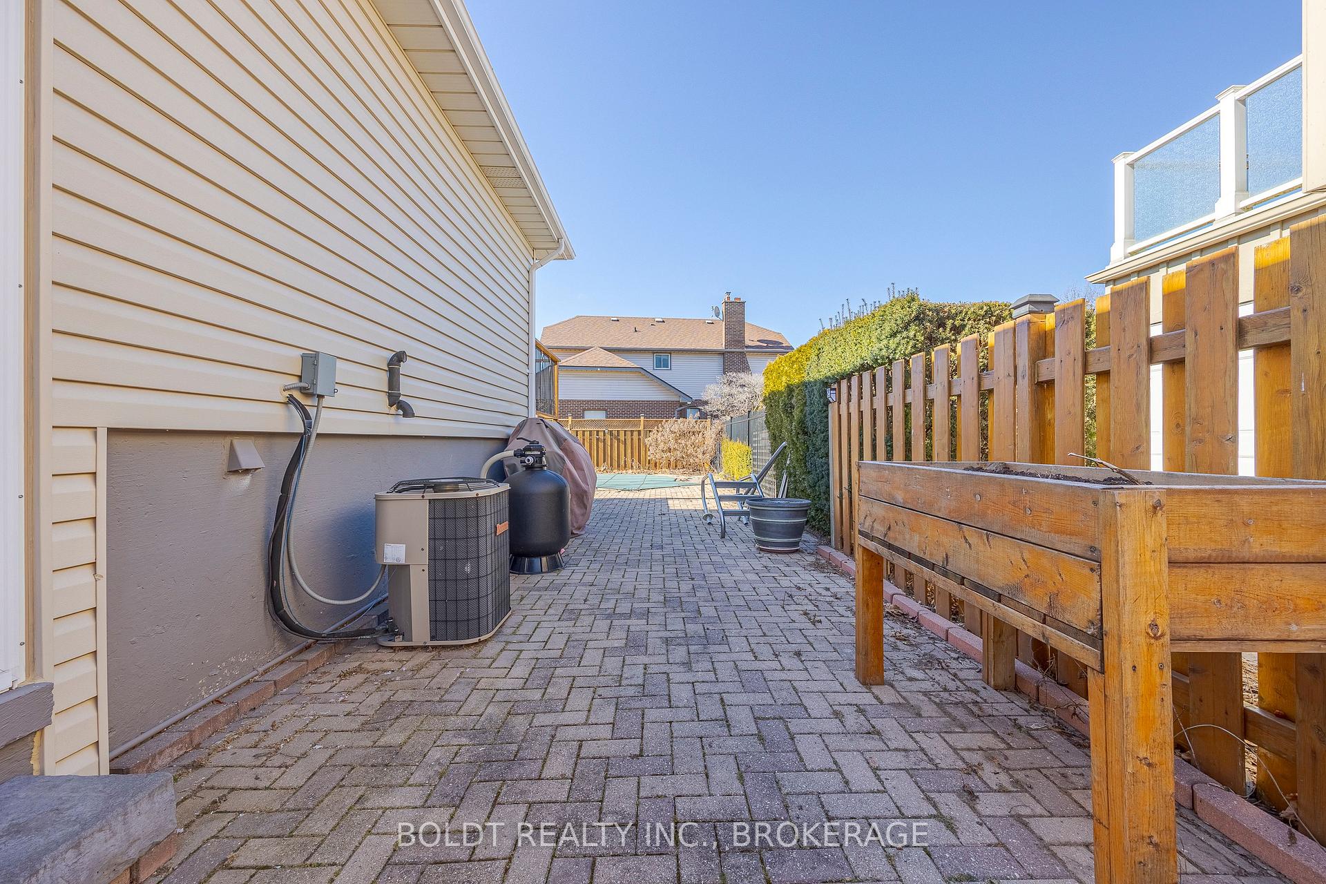 Photo 30 of 111 Westgate Park Drive, St. Catharines, Lakeshore — HOMEH