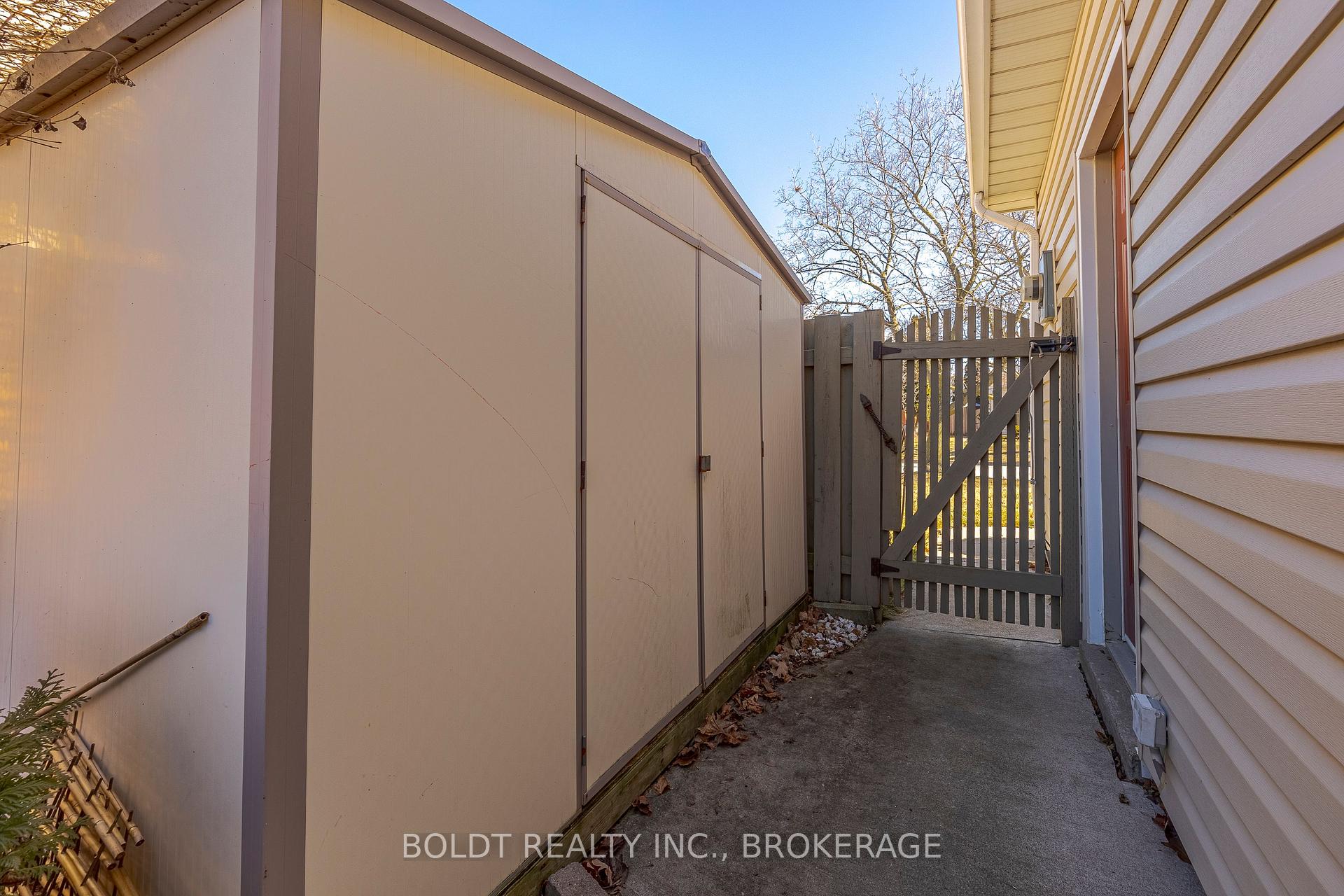 Photo 33 of 111 Westgate Park Drive, St. Catharines, Lakeshore — HOMEH