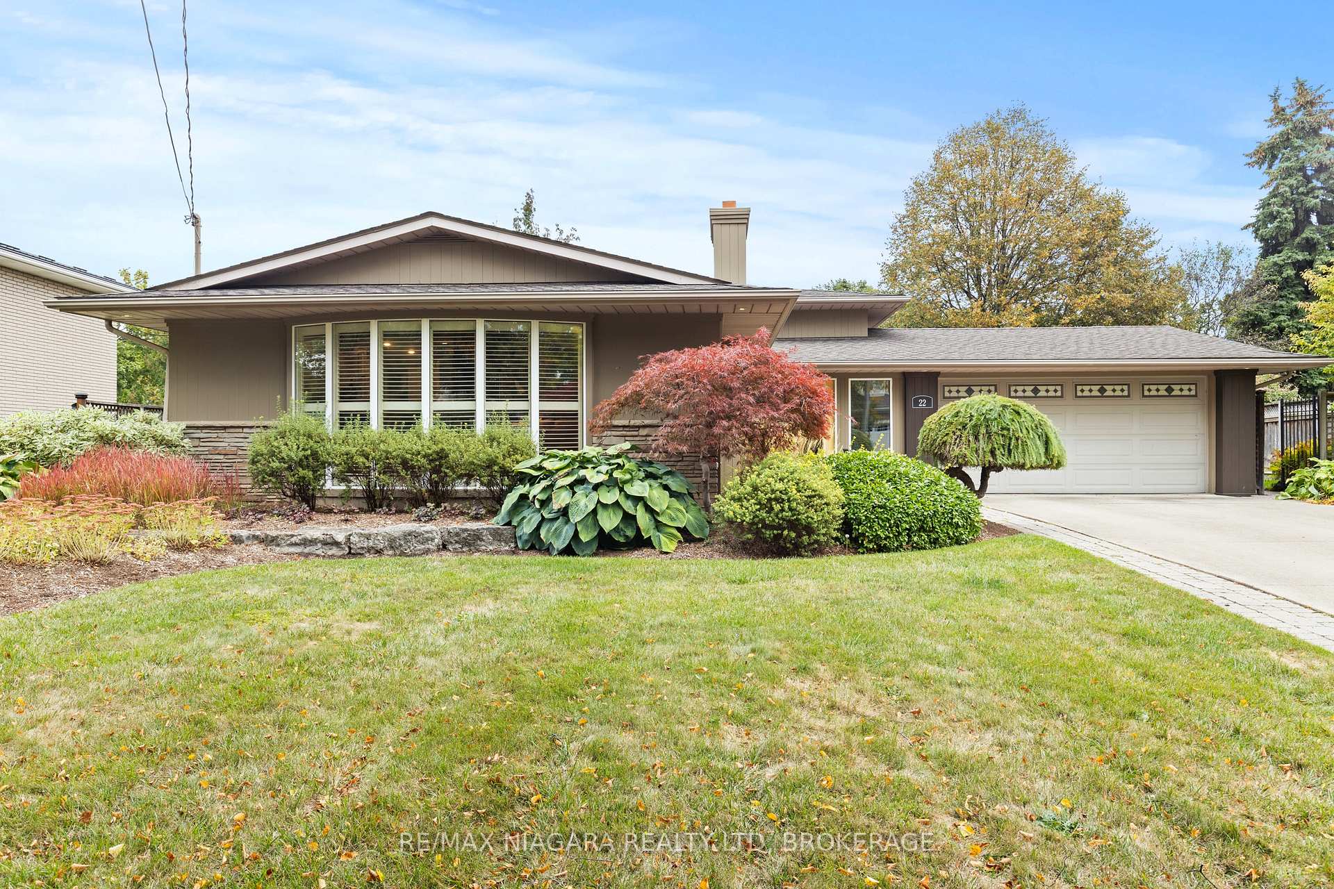 Photo 1 of 22 Royal York Road, St. Catharines, Lakeshore — HOMEH