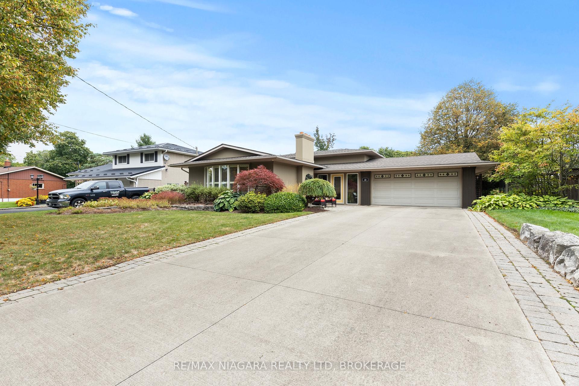 Photo 3 of 22 Royal York Road, St. Catharines, Lakeshore — HOMEH