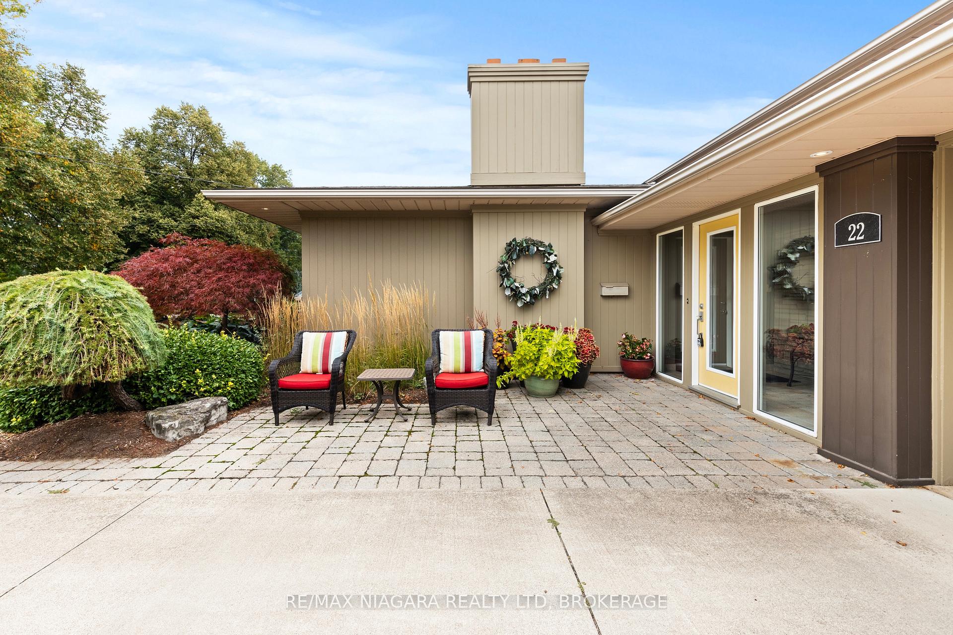 Photo 5 of 22 Royal York Road, St. Catharines, Lakeshore — HOMEH