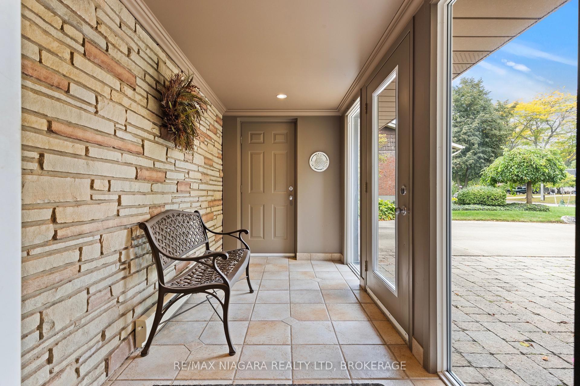 Photo 7 of 22 Royal York Road, St. Catharines, Lakeshore — HOMEH
