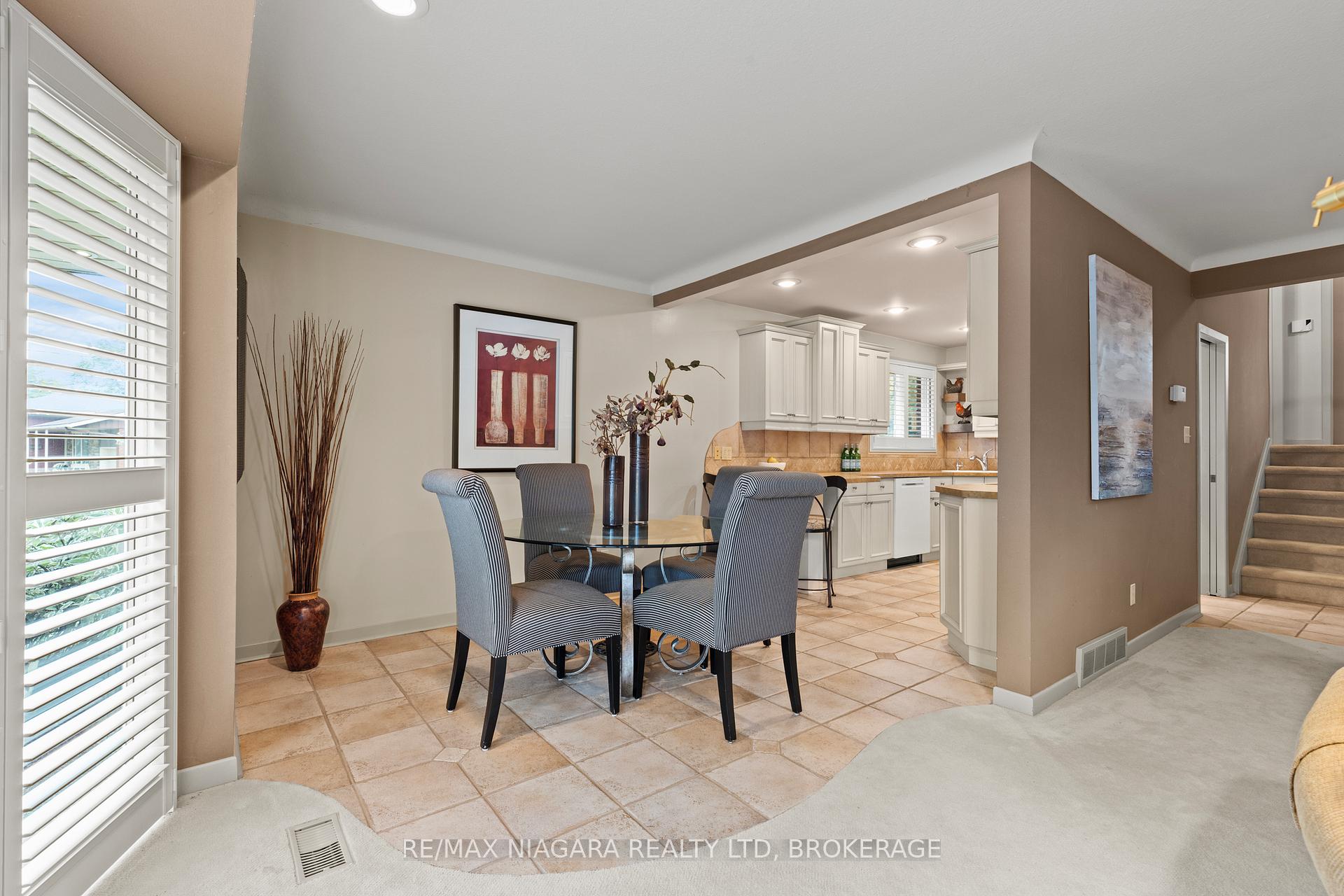 Photo 15 of 22 Royal York Road, St. Catharines, Lakeshore — HOMEH