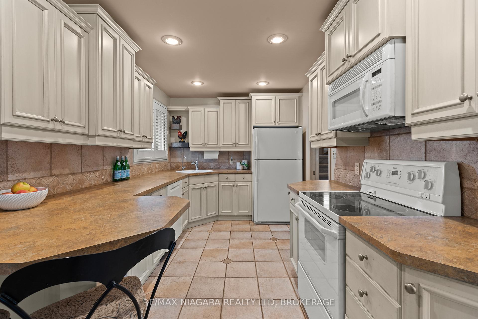 Photo 18 of 22 Royal York Road, St. Catharines, Lakeshore — HOMEH
