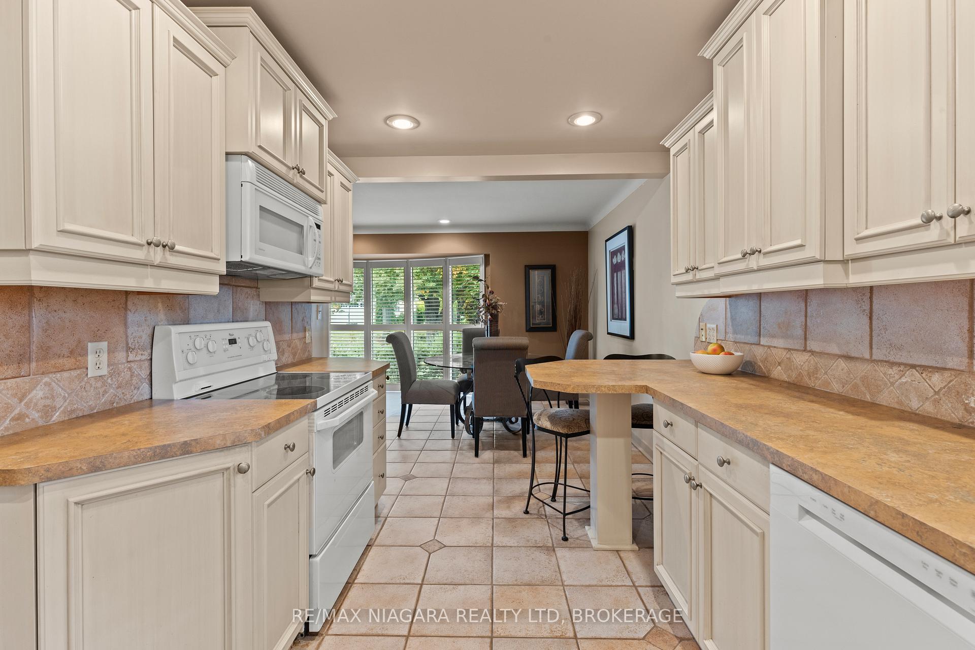 Photo 20 of 22 Royal York Road, St. Catharines, Lakeshore — HOMEH