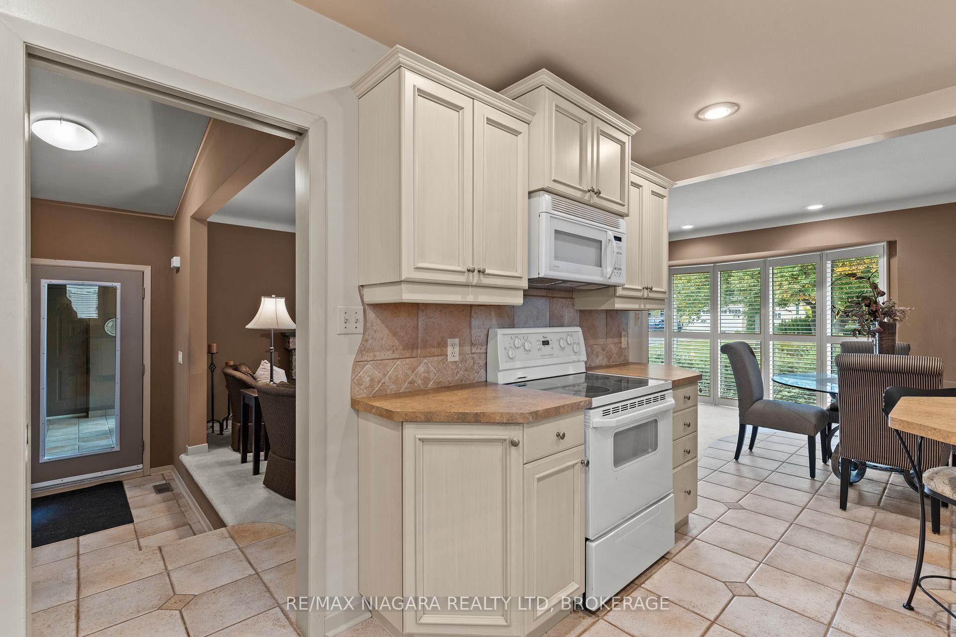 Photo 21 of 22 Royal York Road, St. Catharines, Lakeshore — HOMEH