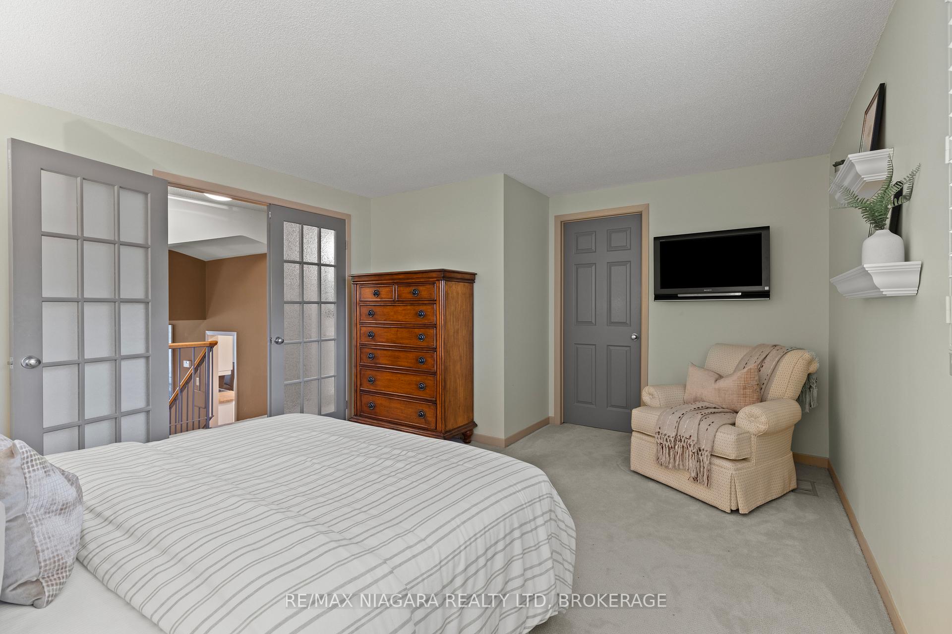 Photo 23 of 22 Royal York Road, St. Catharines, Lakeshore — HOMEH