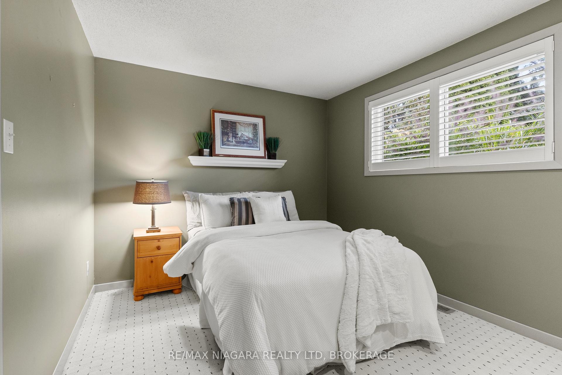 Photo 33 of 22 Royal York Road, St. Catharines, Lakeshore — HOMEH
