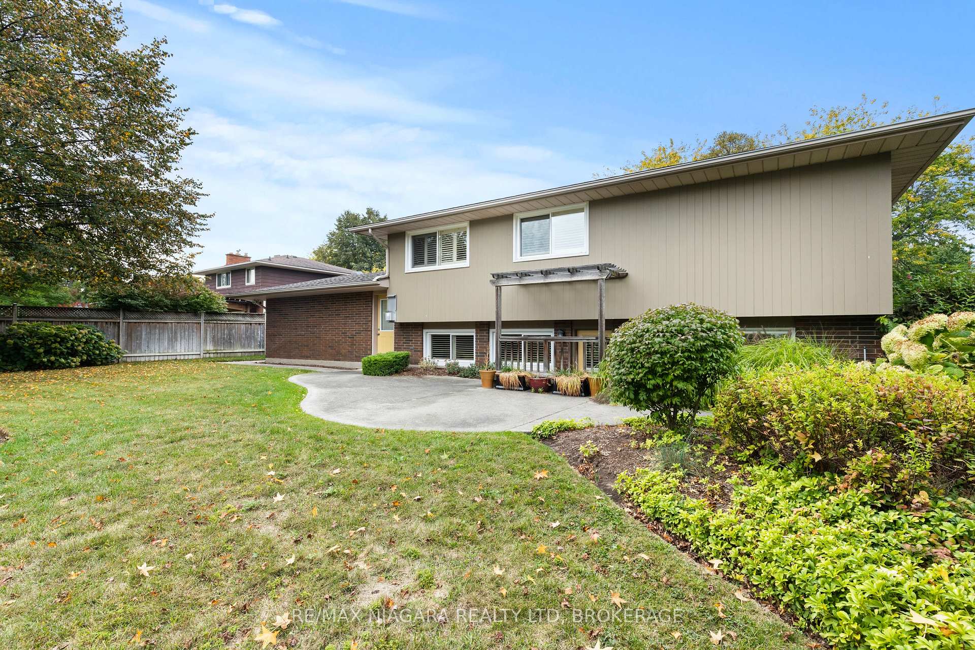 Photo 39 of 22 Royal York Road, St. Catharines, Lakeshore — HOMEH