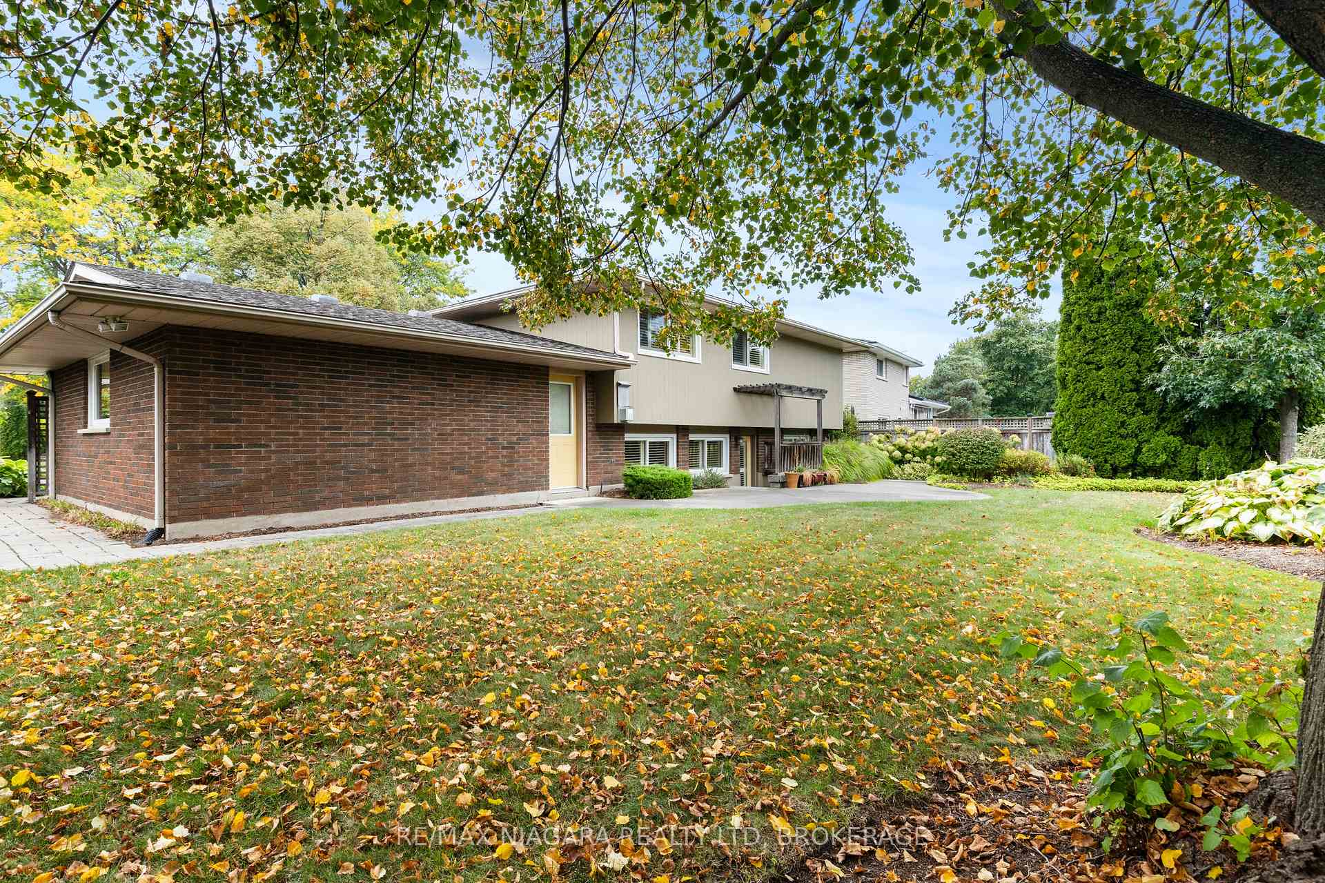 Photo 42 of 22 Royal York Road, St. Catharines, Lakeshore — HOMEH