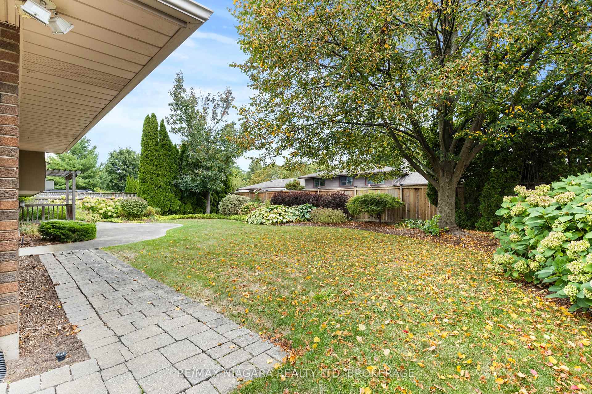 Photo 43 of 22 Royal York Road, St. Catharines, Lakeshore — HOMEH