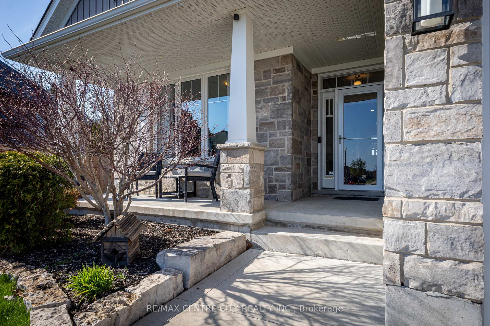 Photo 2 of 40 Blairmont Terrace, St. Thomas — HOMEH