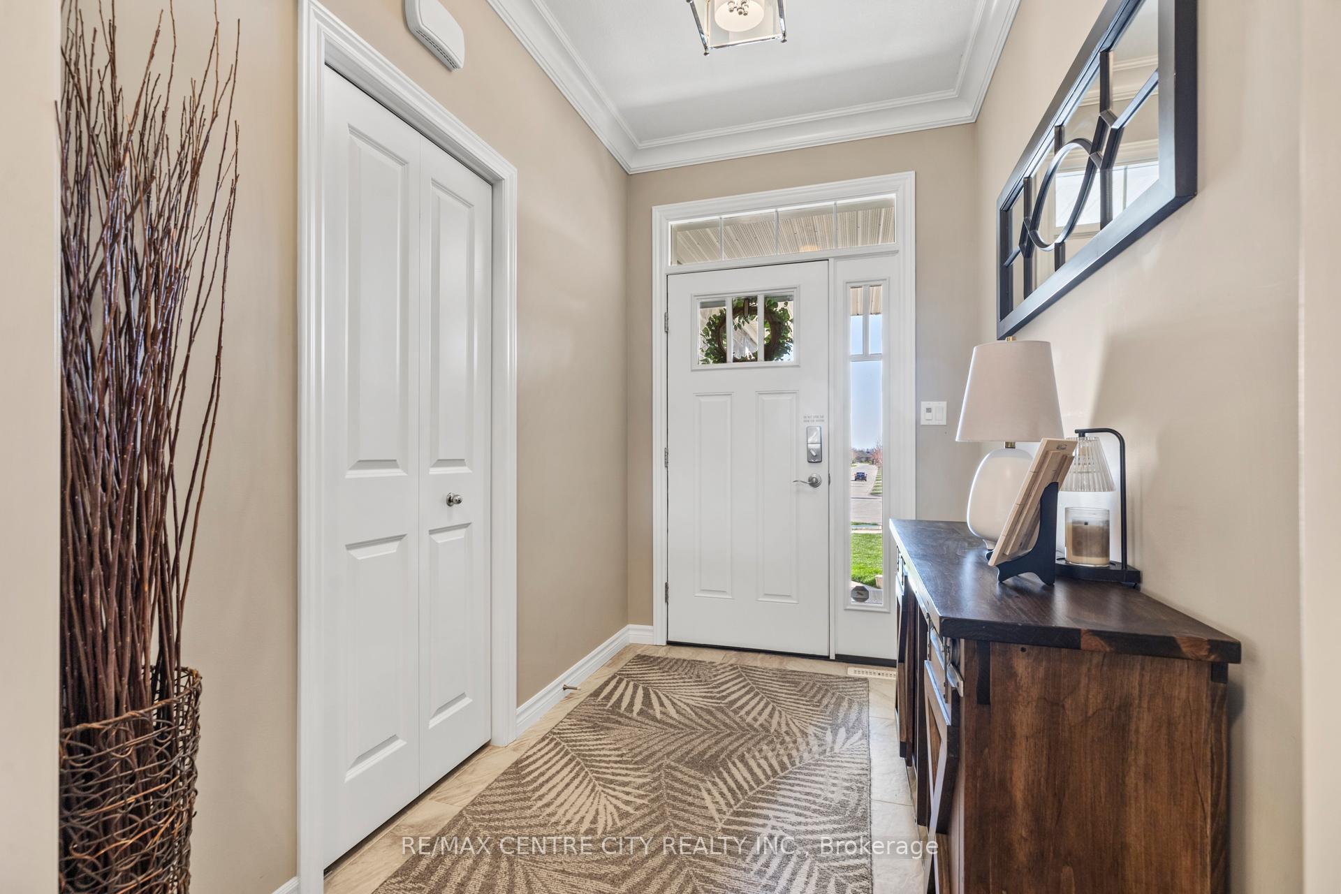 Photo 3 of 40 Blairmont Terrace, St. Thomas — HOMEH