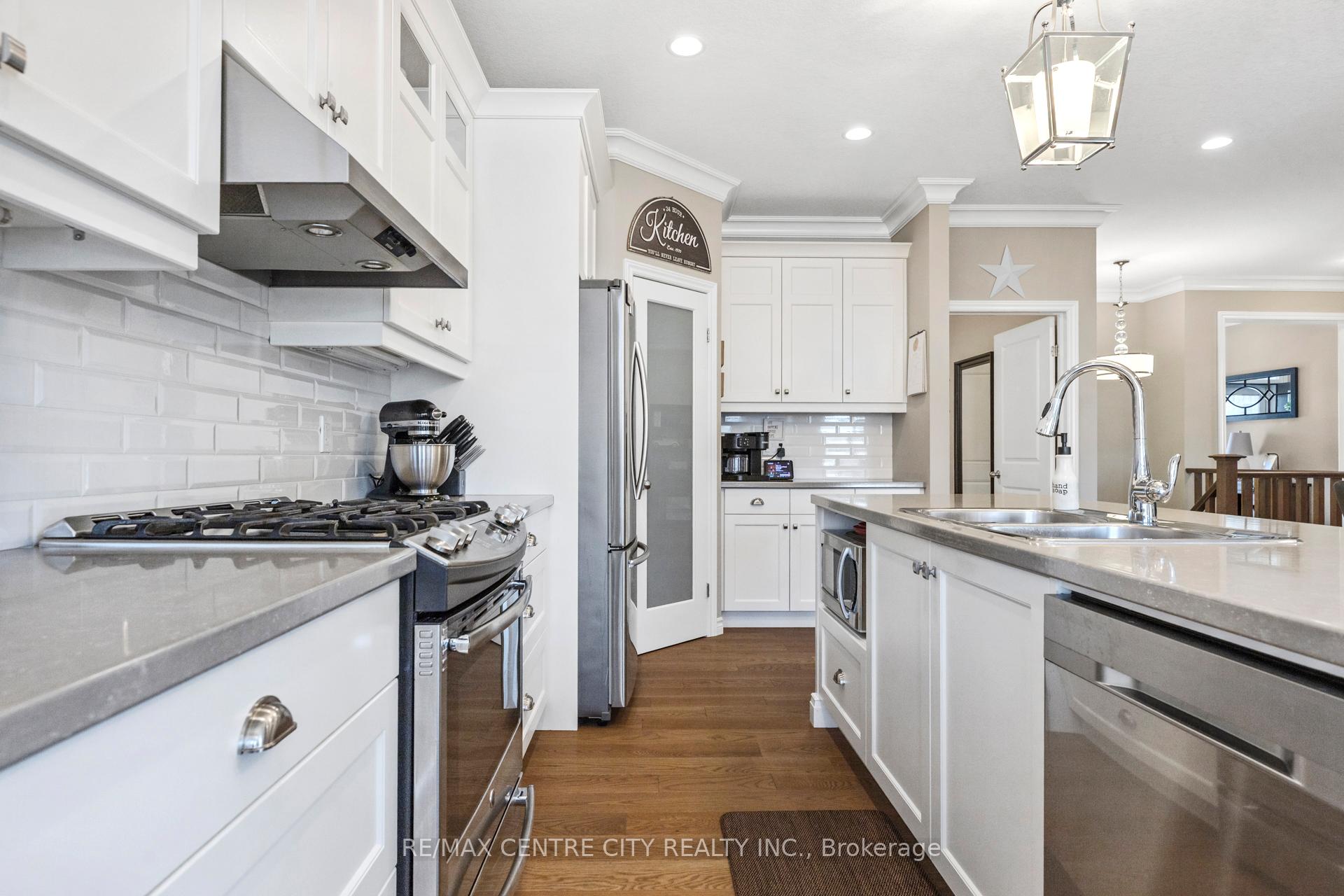 Photo 5 of 40 Blairmont Terrace, St. Thomas — HOMEH