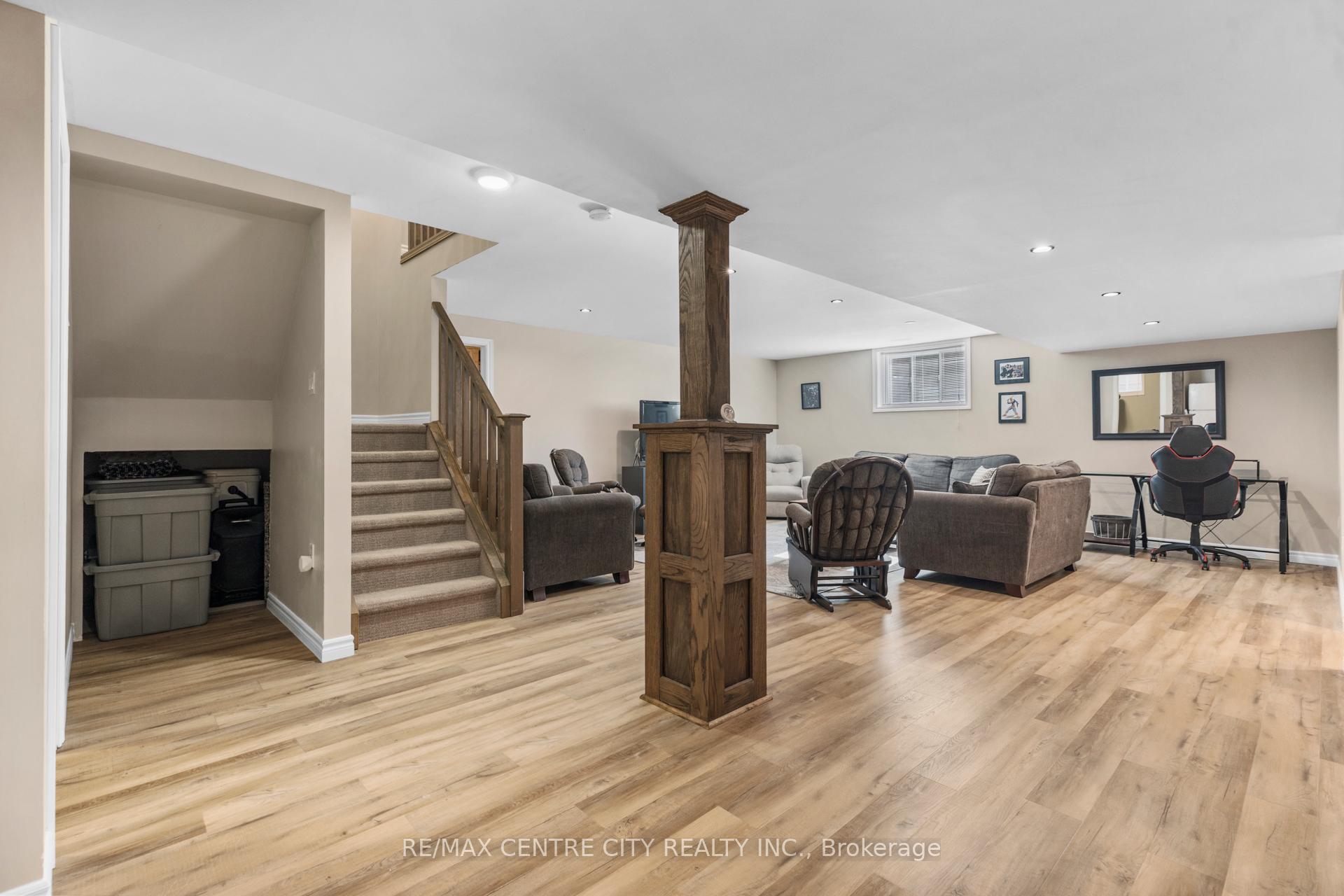 Photo 19 of 40 Blairmont Terrace, St. Thomas — HOMEH