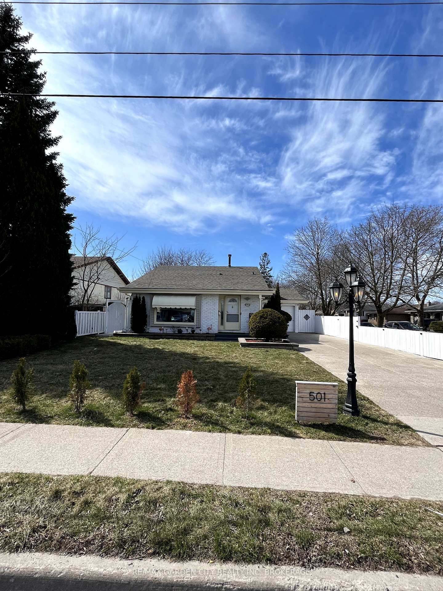 Photo 2 of 501 Bunting Road, St. Catharines, Bunting/Linwell — HOMEH
