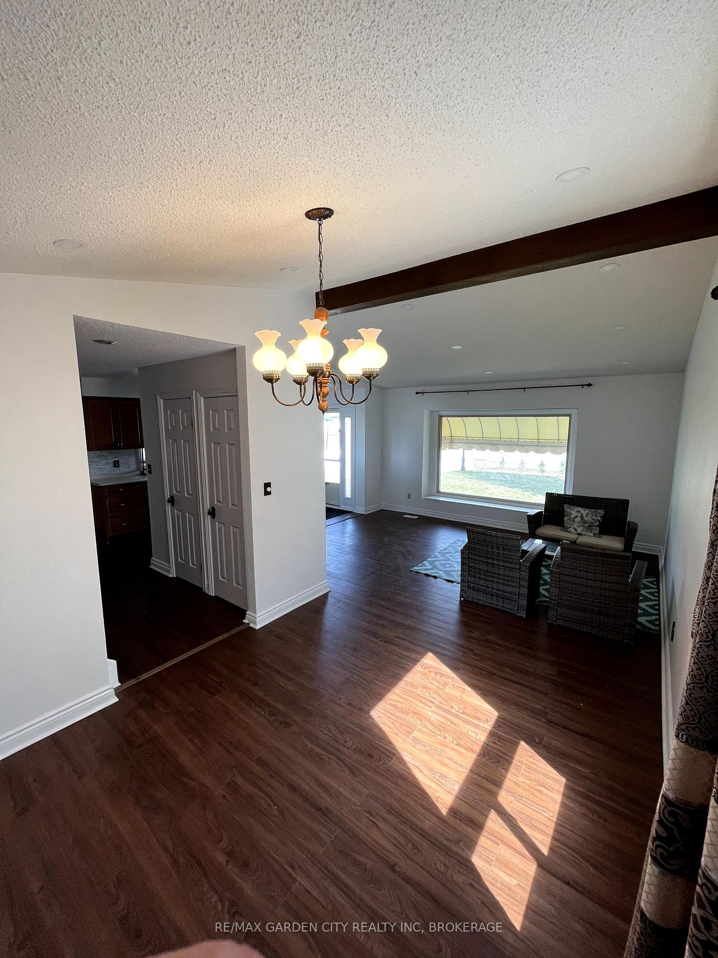 Photo 5 of 501 Bunting Road, St. Catharines, Bunting/Linwell — HOMEH