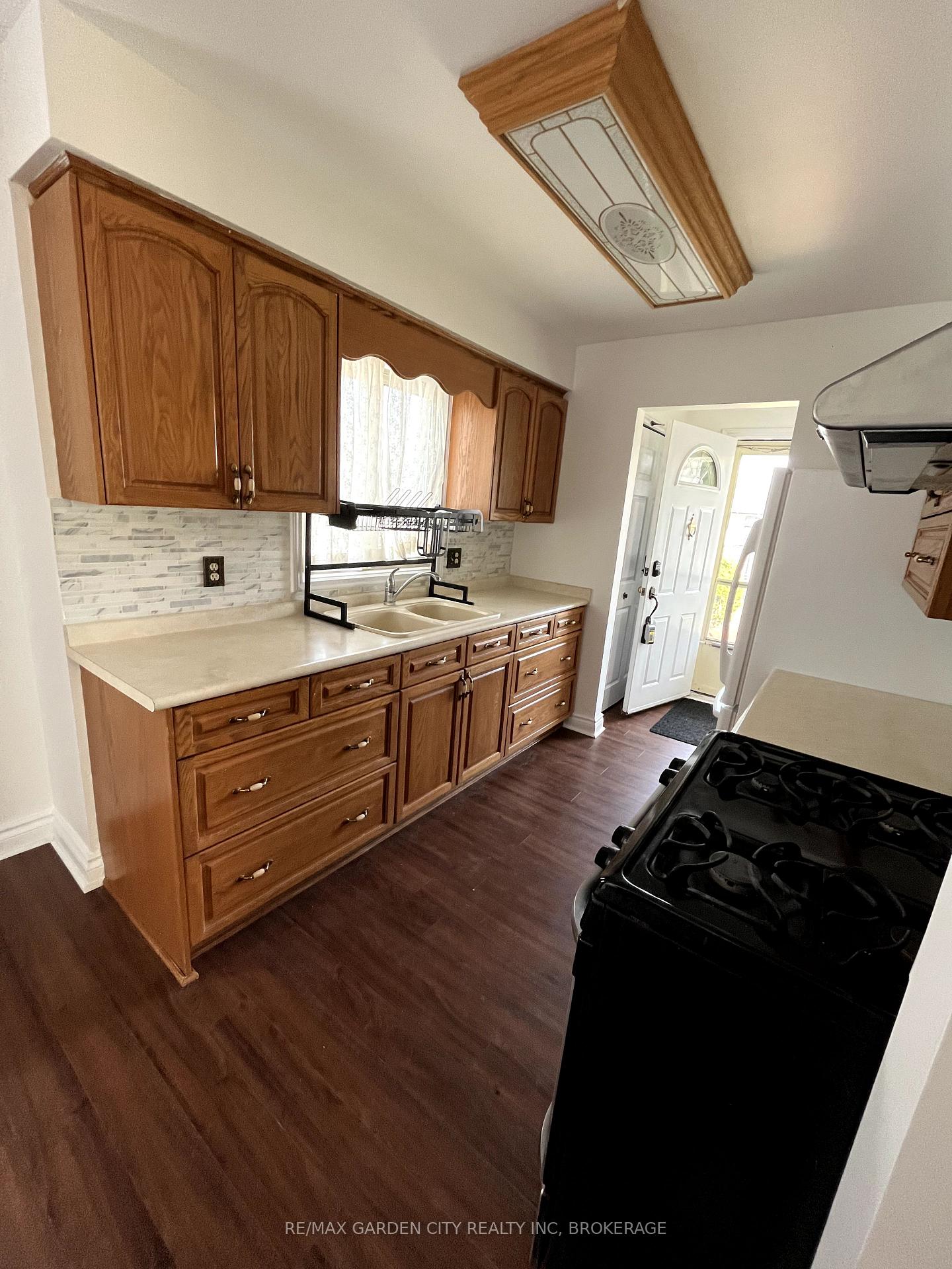 Photo 8 of 501 Bunting Road, St. Catharines, Bunting/Linwell — HOMEH