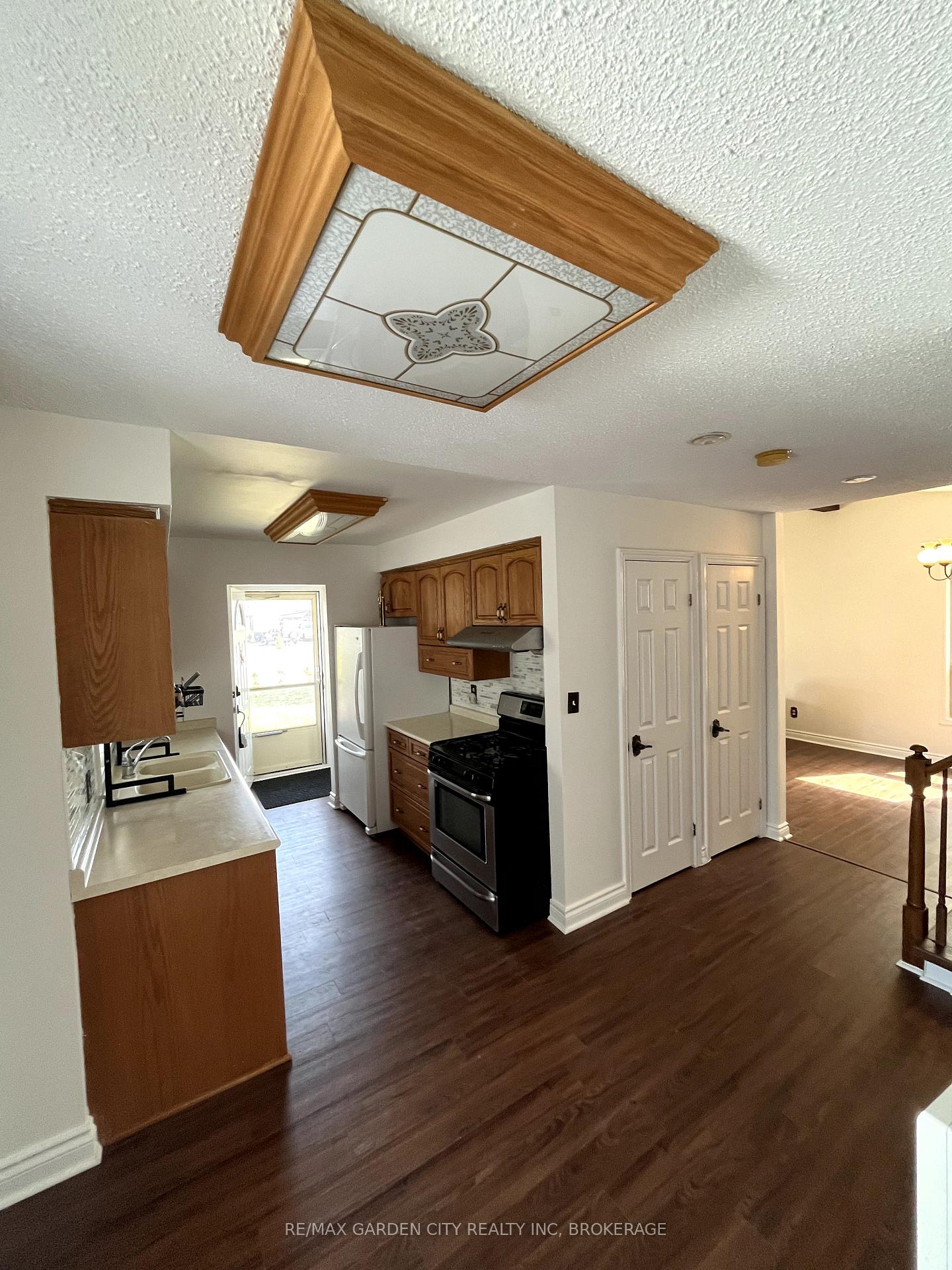 Photo 9 of 501 Bunting Road, St. Catharines, Bunting/Linwell — HOMEH