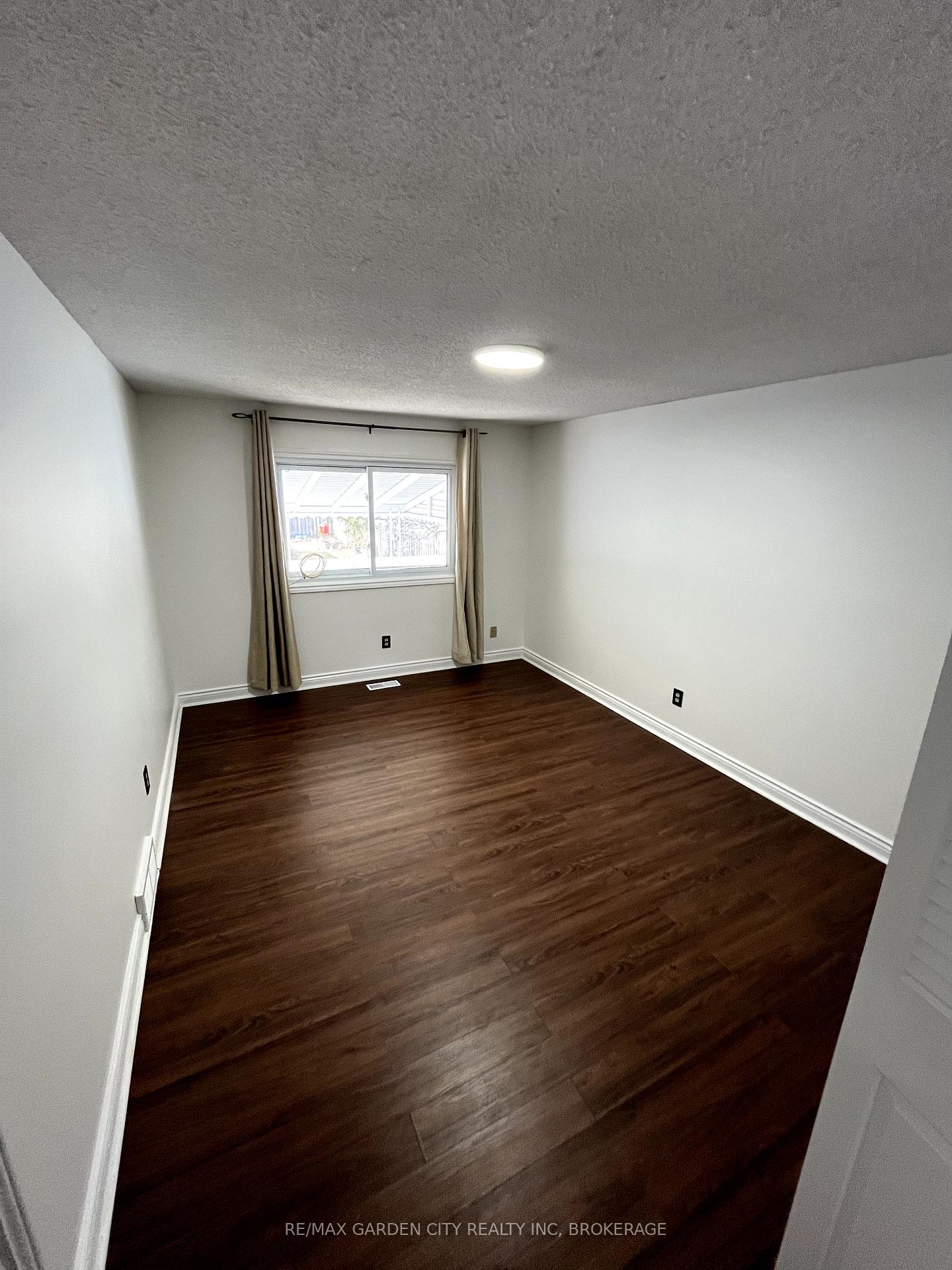 Photo 15 of 501 Bunting Road, St. Catharines, Bunting/Linwell — HOMEH