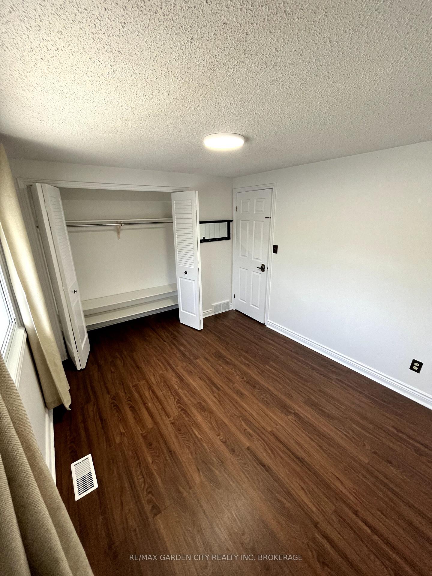 Photo 16 of 501 Bunting Road, St. Catharines, Bunting/Linwell — HOMEH