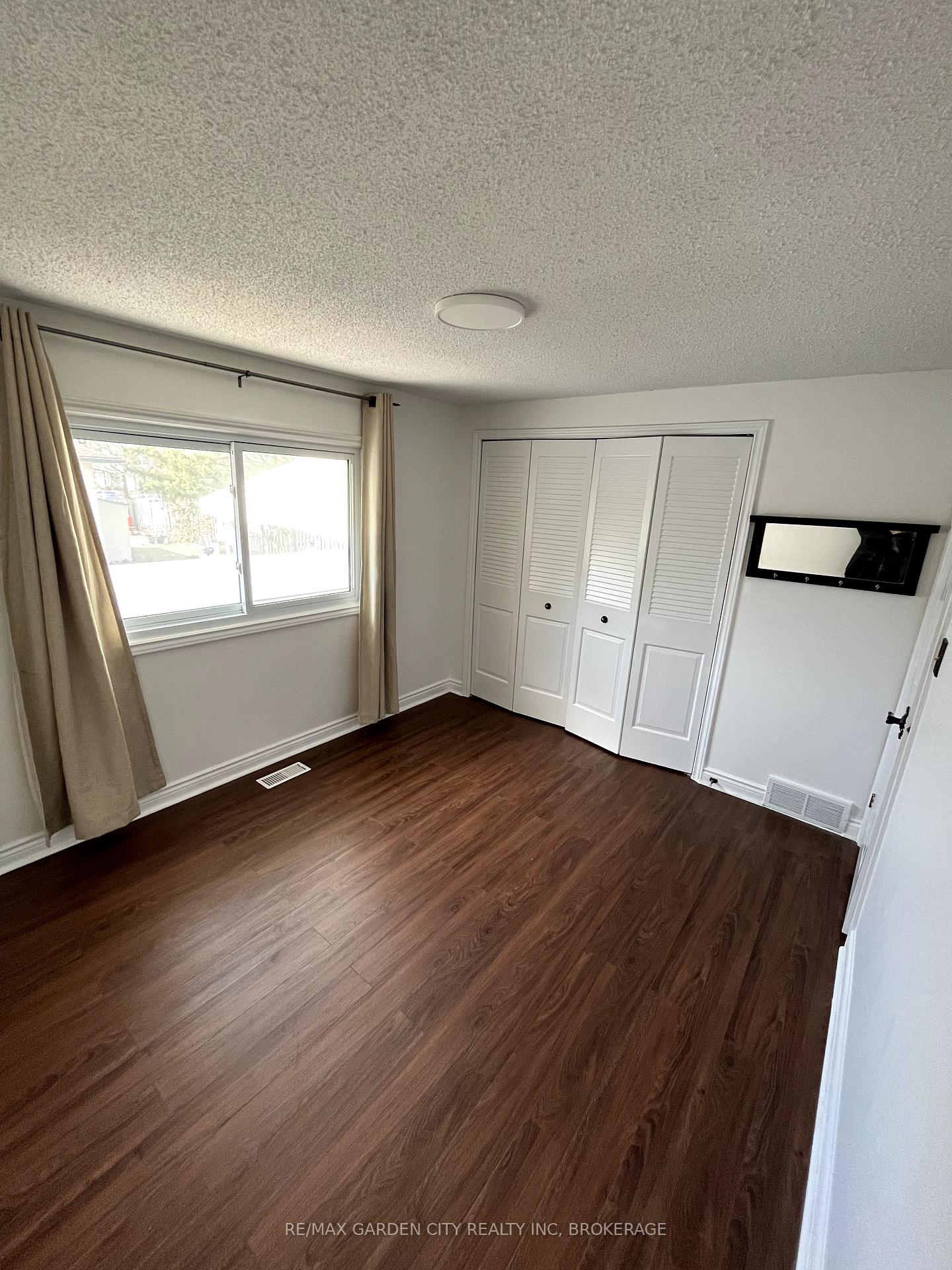 Photo 17 of 501 Bunting Road, St. Catharines, Bunting/Linwell — HOMEH