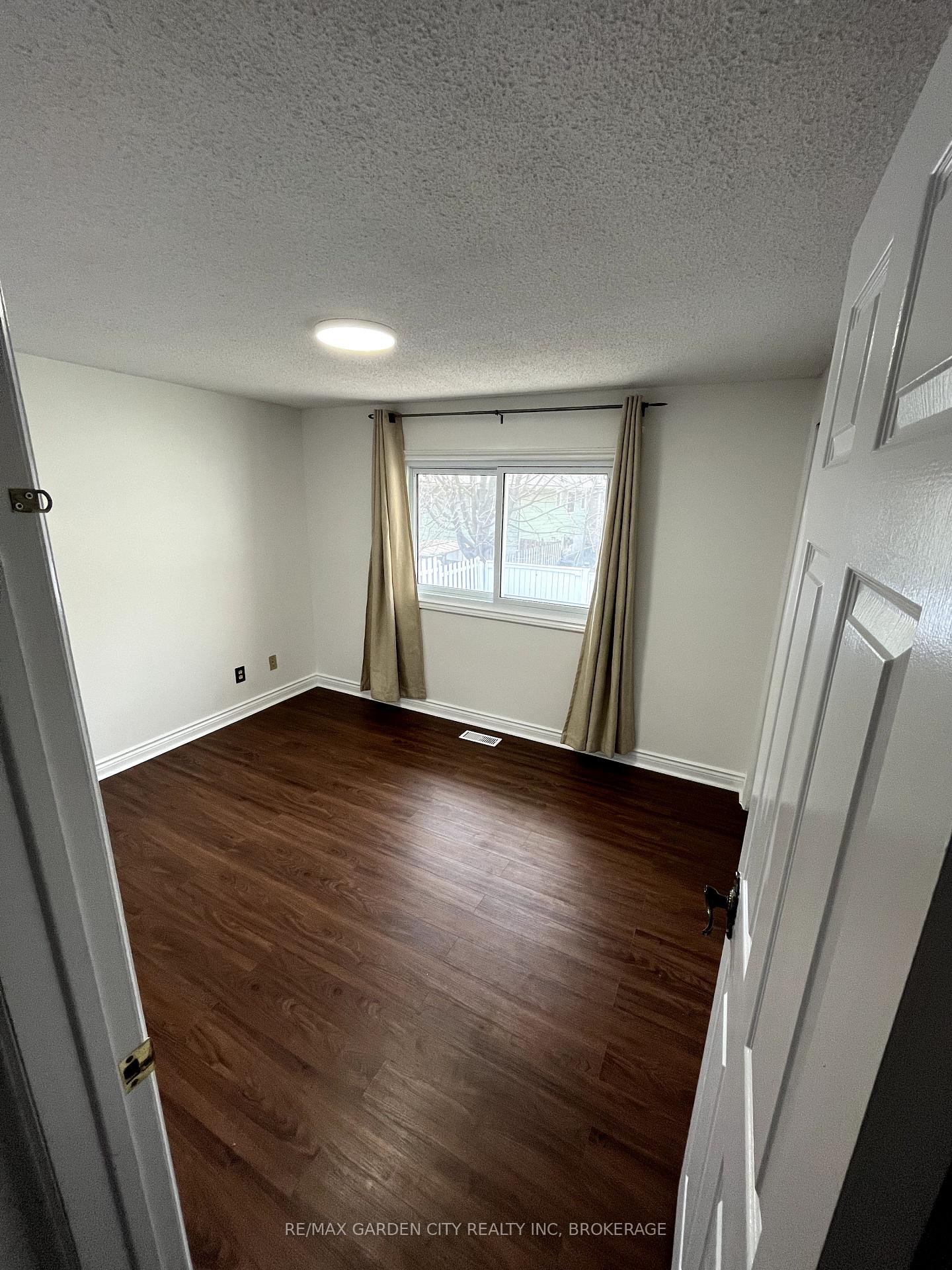 Photo 18 of 501 Bunting Road, St. Catharines, Bunting/Linwell — HOMEH
