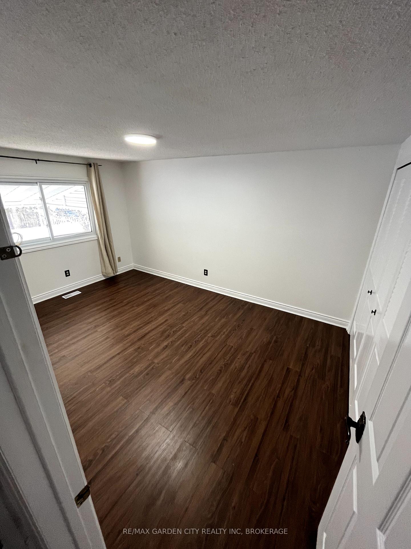 Photo 20 of 501 Bunting Road, St. Catharines, Bunting/Linwell — HOMEH