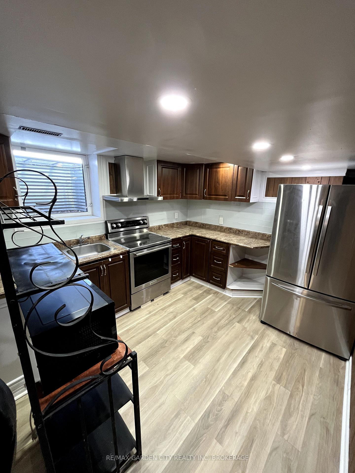 Photo 23 of 501 Bunting Road, St. Catharines, Bunting/Linwell — HOMEH