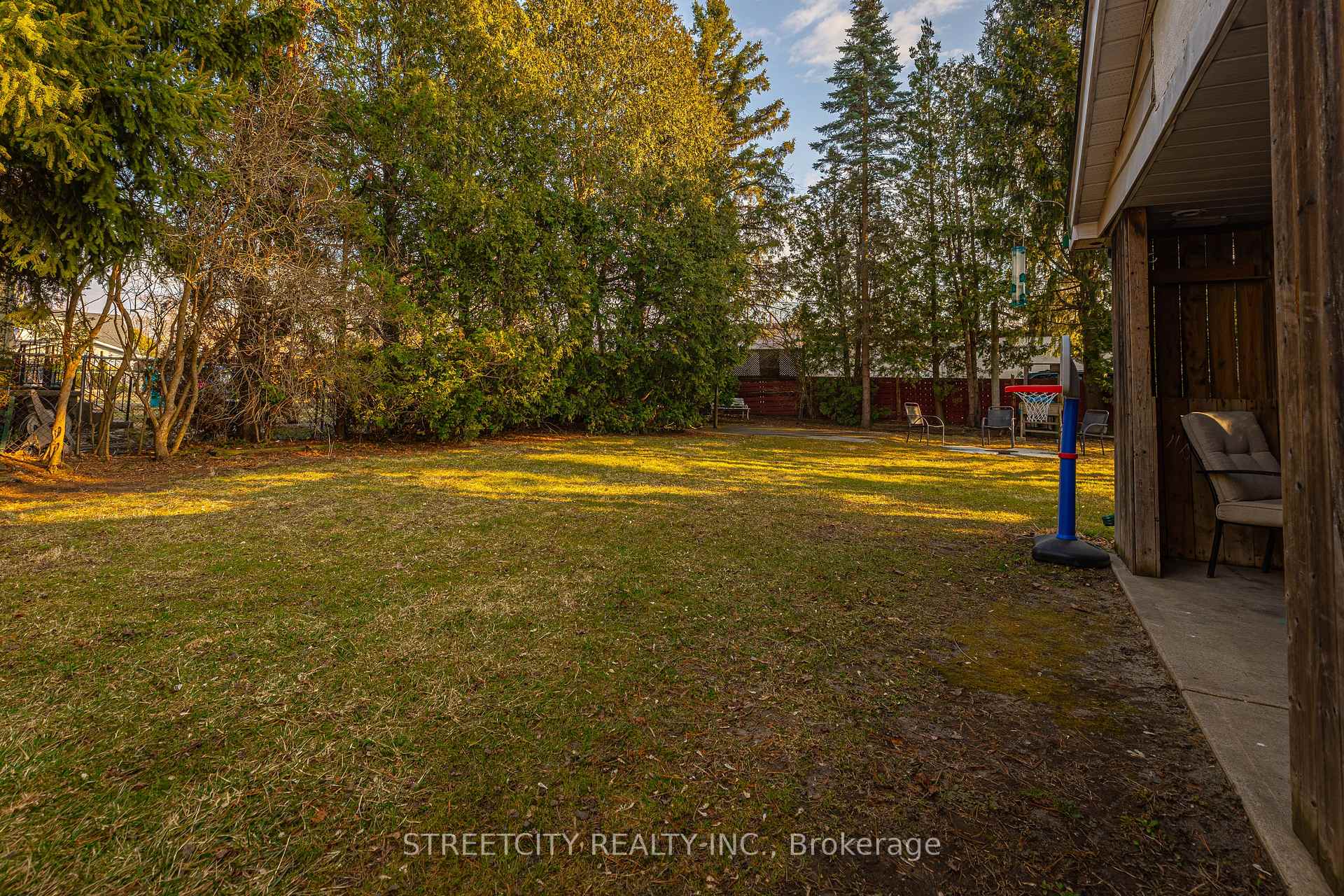 Photo 5 of 23 Dunkirk Drive, St. Thomas — HOMEH
