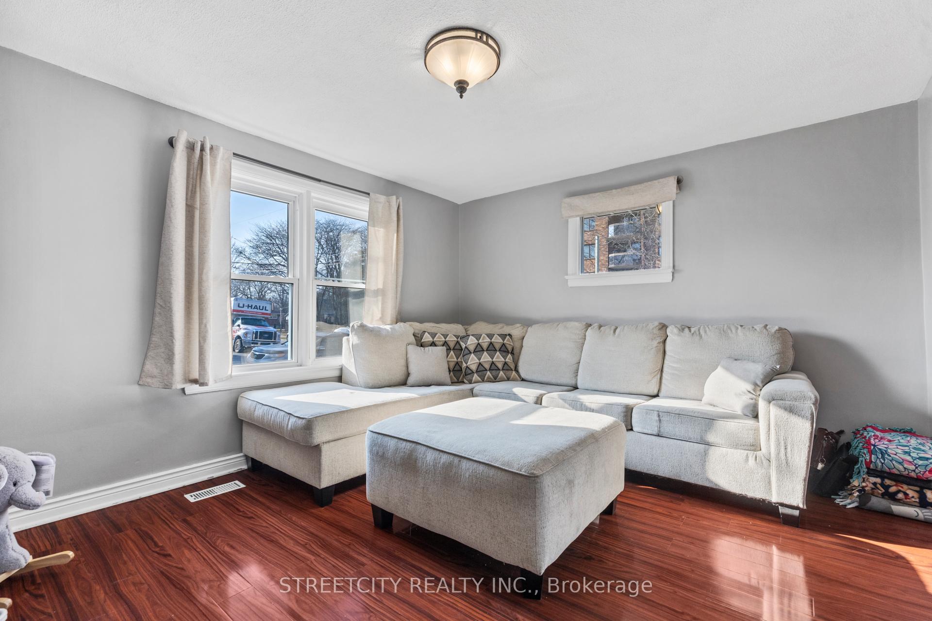 Photo 9 of 23 Dunkirk Drive, St. Thomas — HOMEH