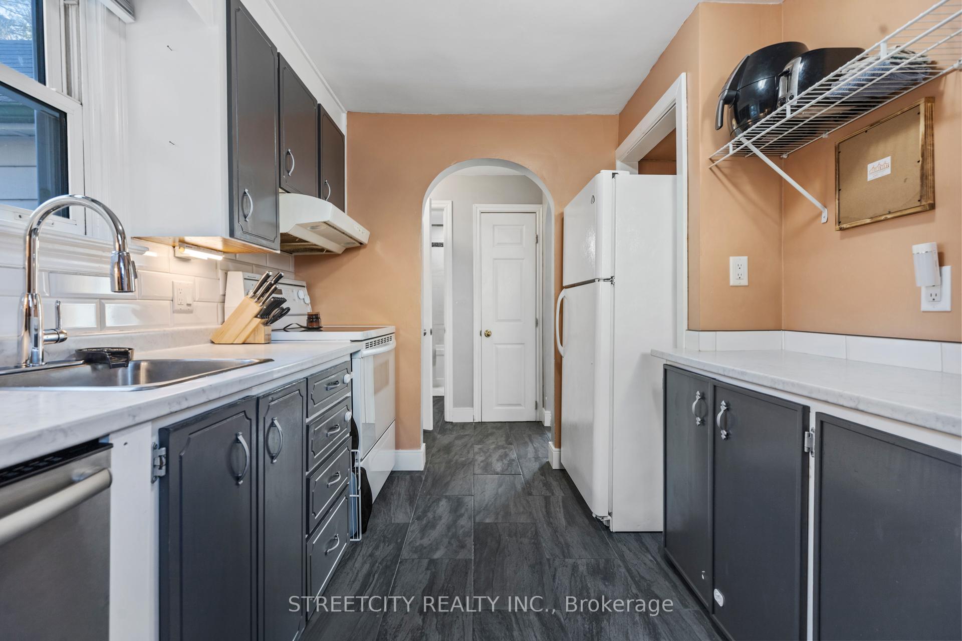 Photo 10 of 23 Dunkirk Drive, St. Thomas — HOMEH