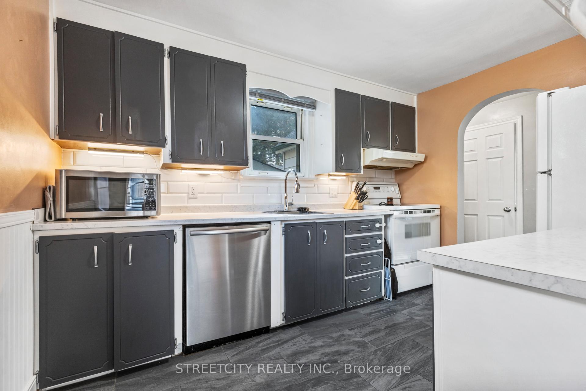 Photo 11 of 23 Dunkirk Drive, St. Thomas — HOMEH